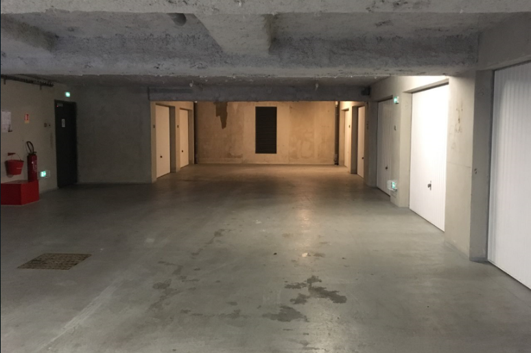 Garage / Stationnement fermé / Saint Aubin lès