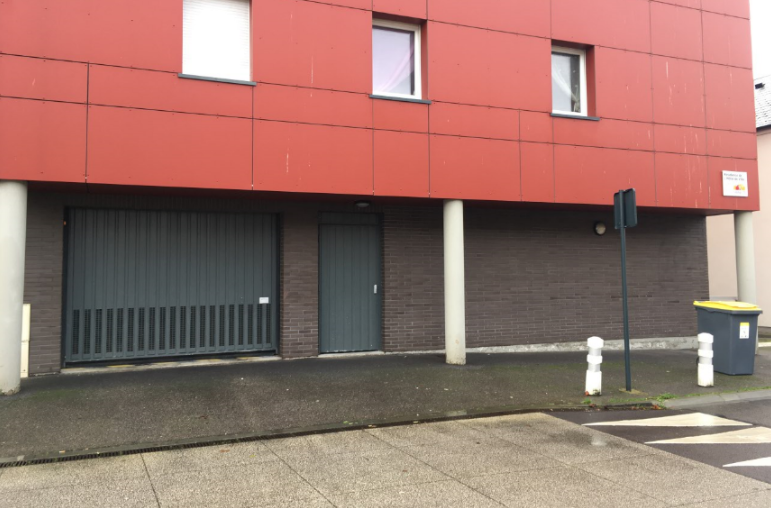 Garage à la location à Saint Aubin lès