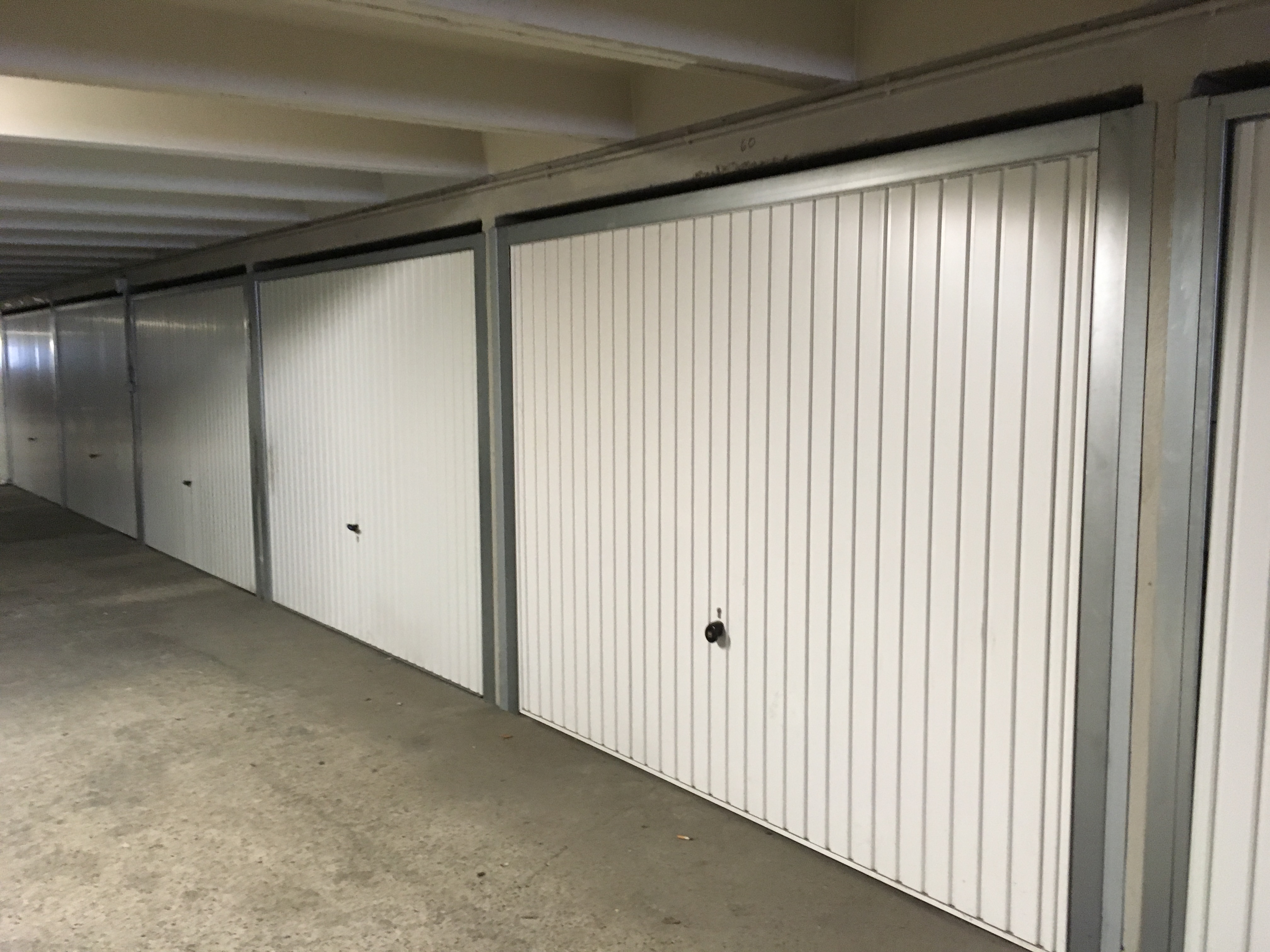 Garage fermé en sous-sol / Décines