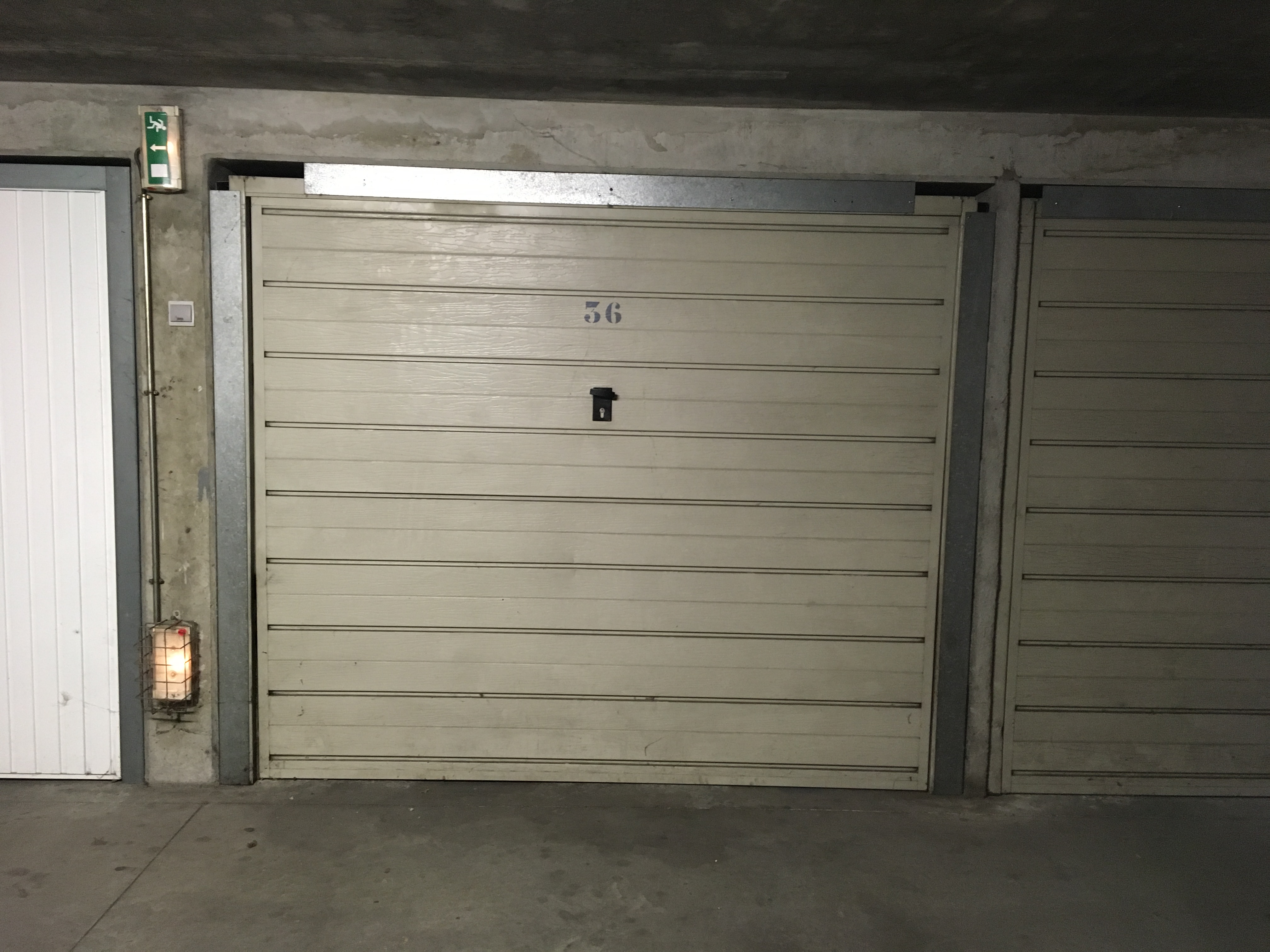 Garage fermé à louer / Bron