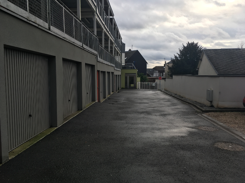 Location stationnement fermé / Deville les Rouen