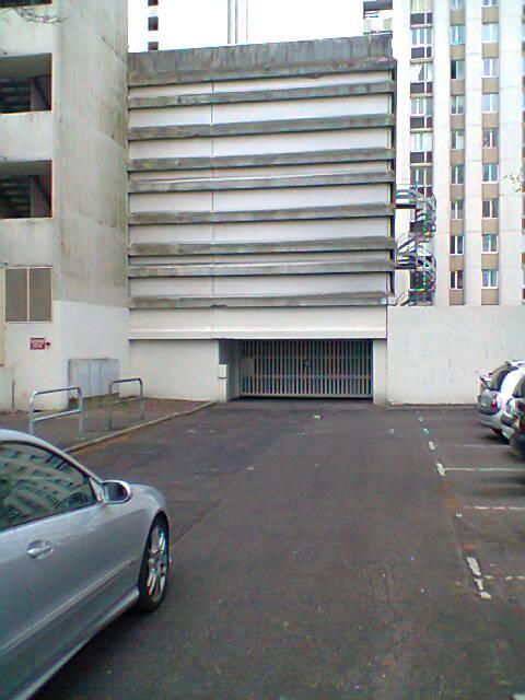 Box de 15 m2, ultra sécurisé en résidence
