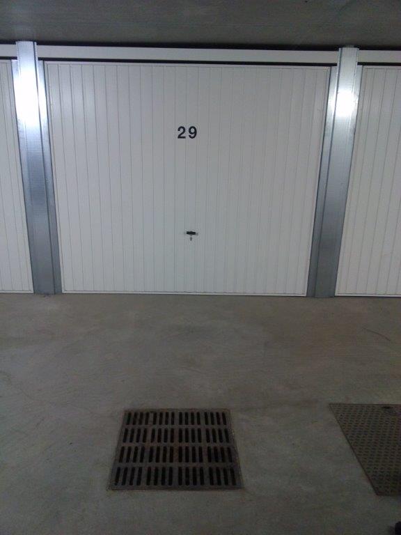 Garage fermé à louer / Chaponost