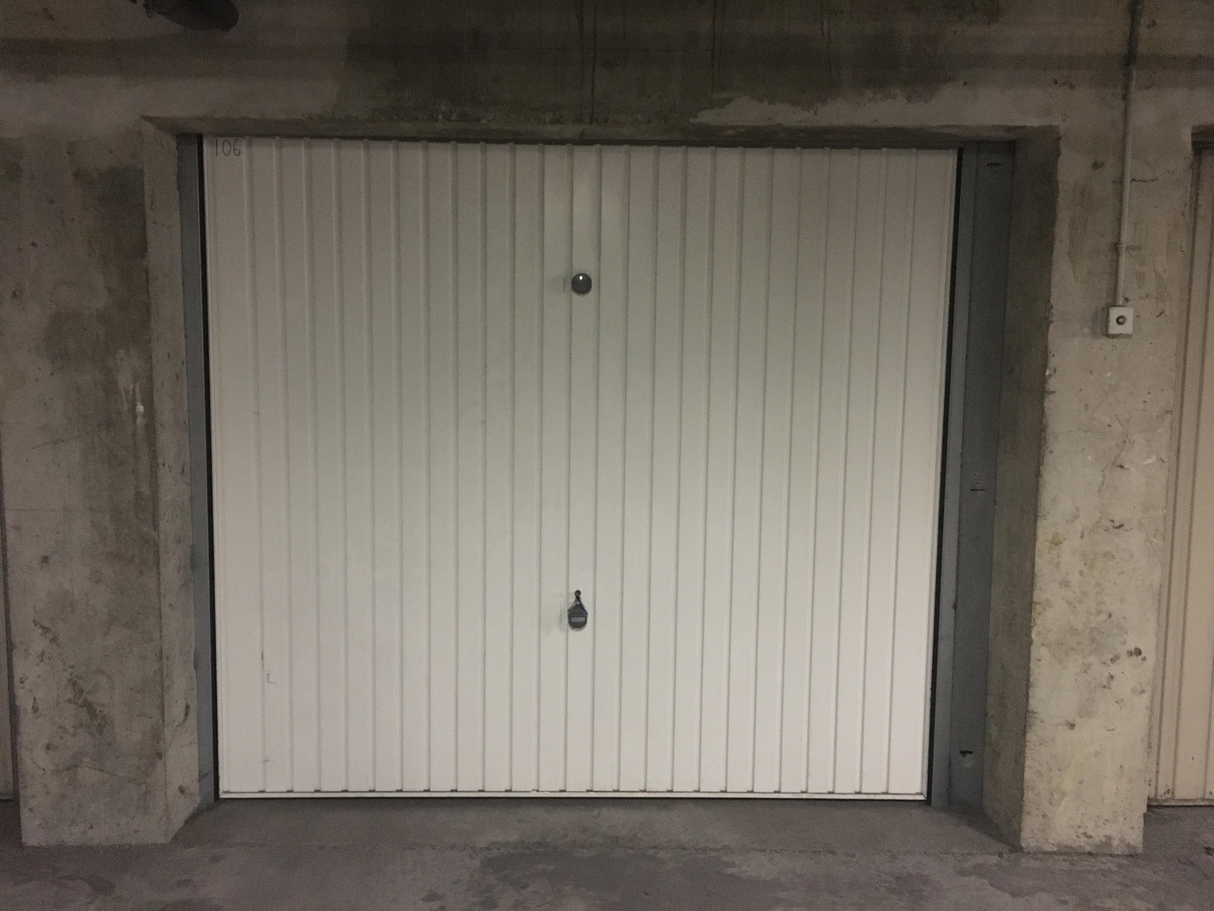 Garage privé pour stationnement / Orléans Nord