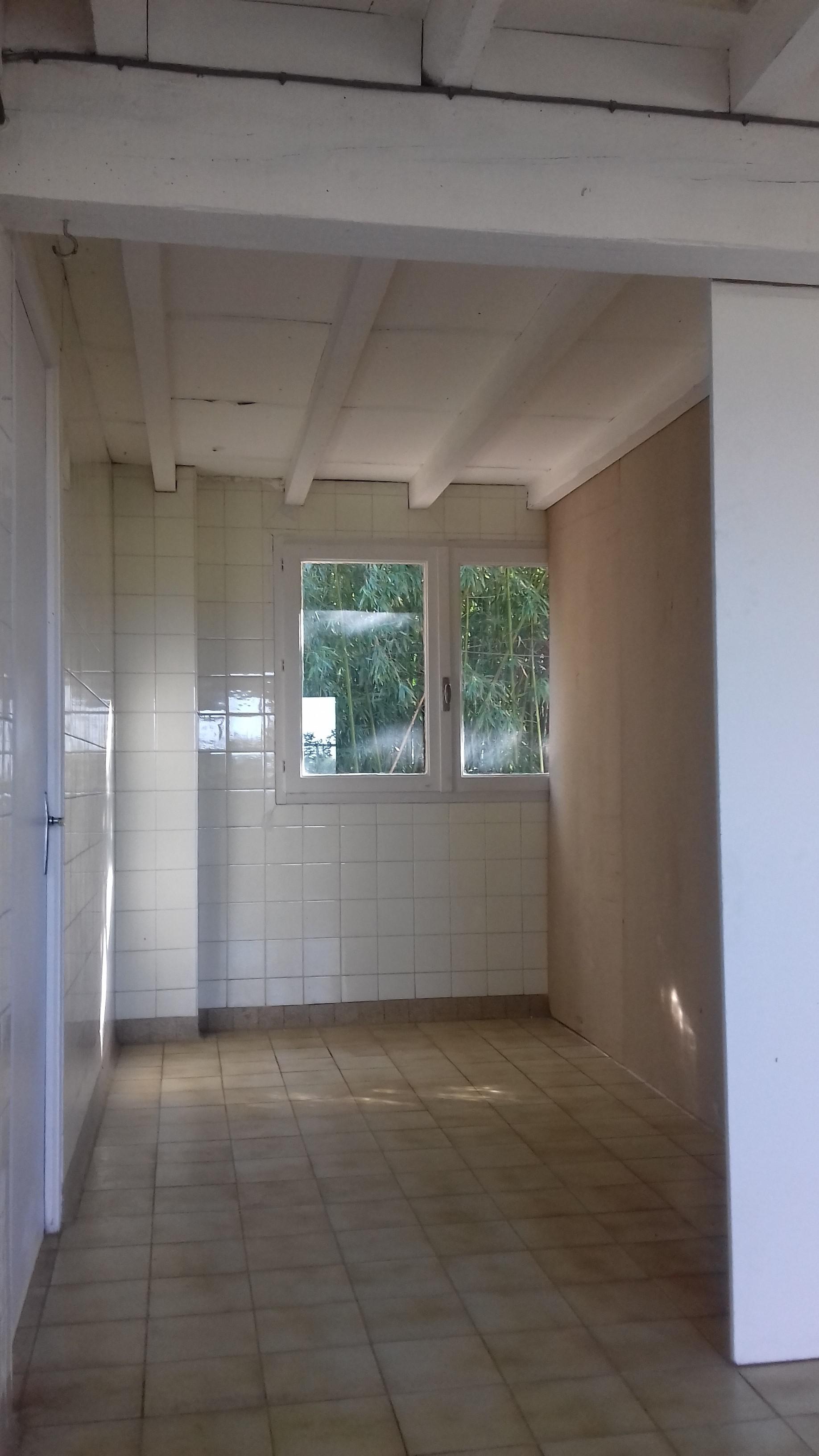 Pièce dans local d'une ancienne conserverie