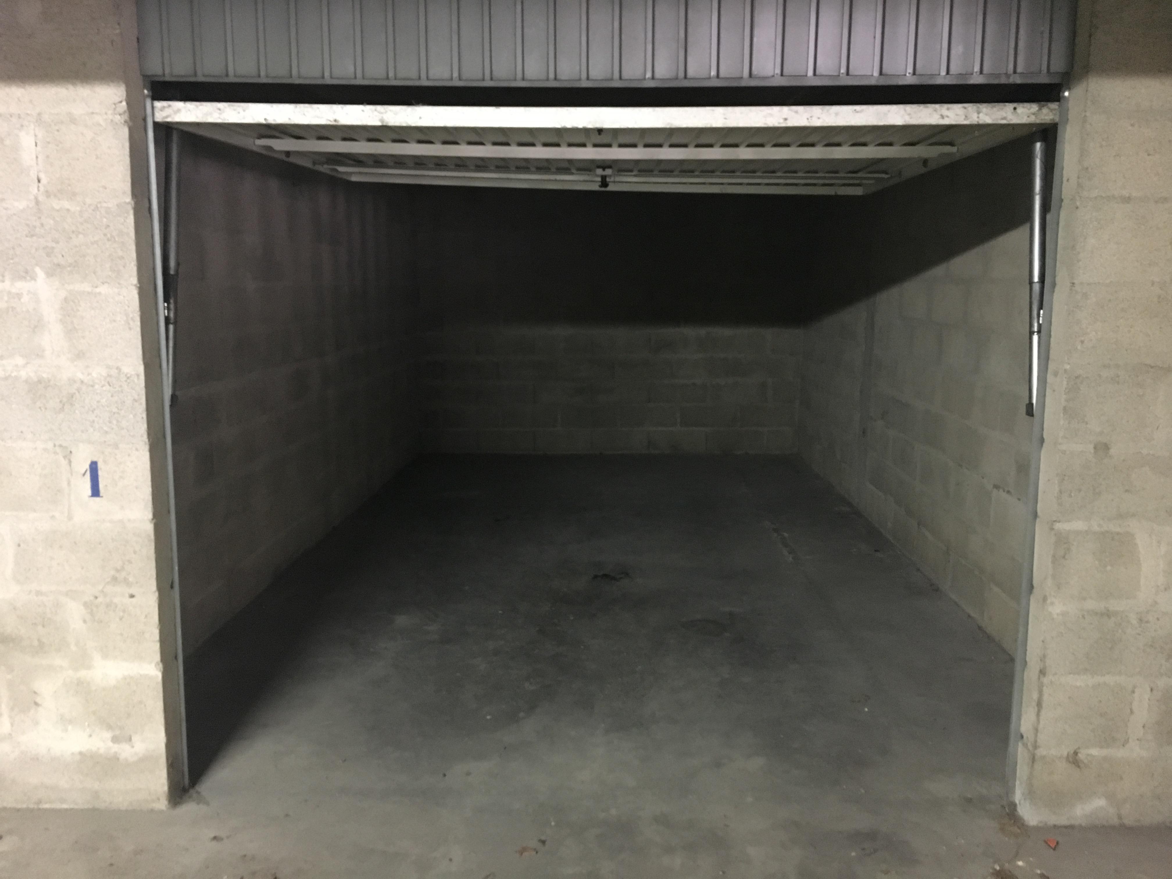Garage privé / St Jean de Braye