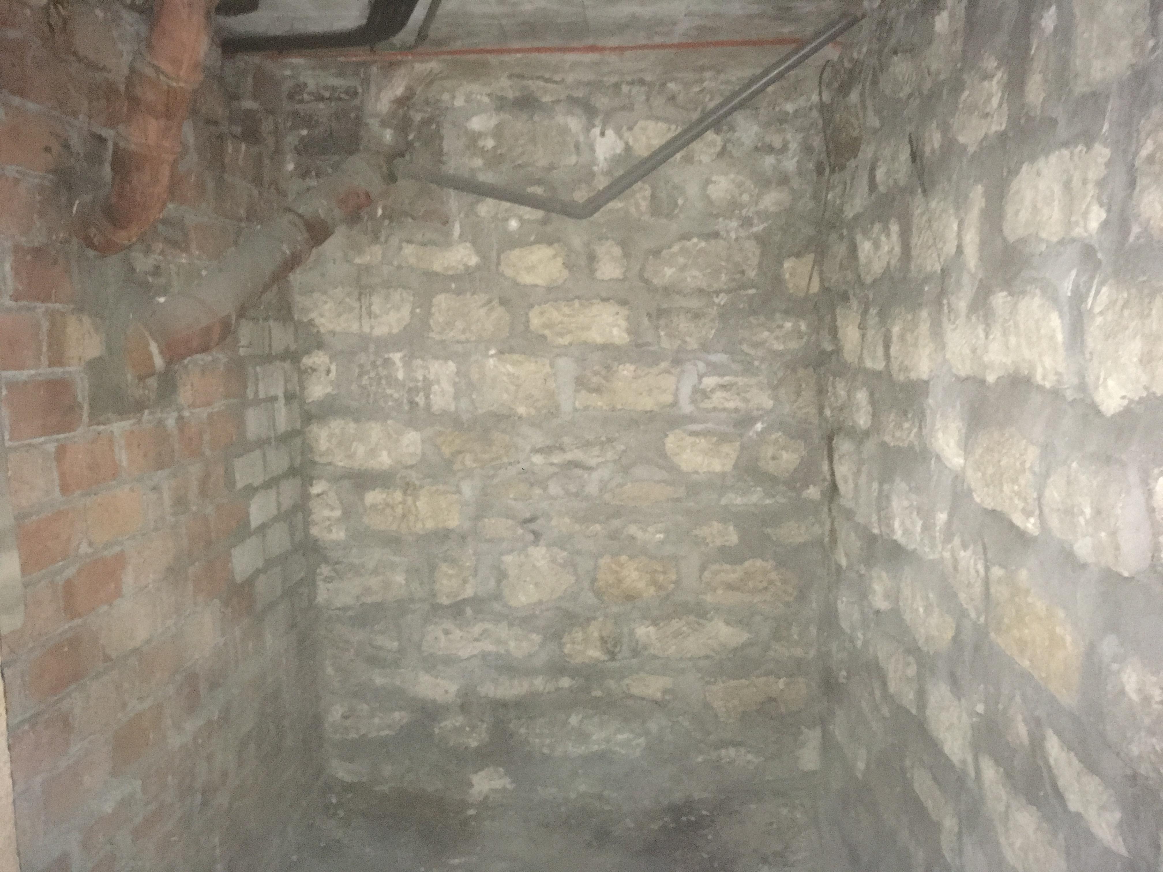 Alesia - Cave 4m2 dans bel immeuble 1920.