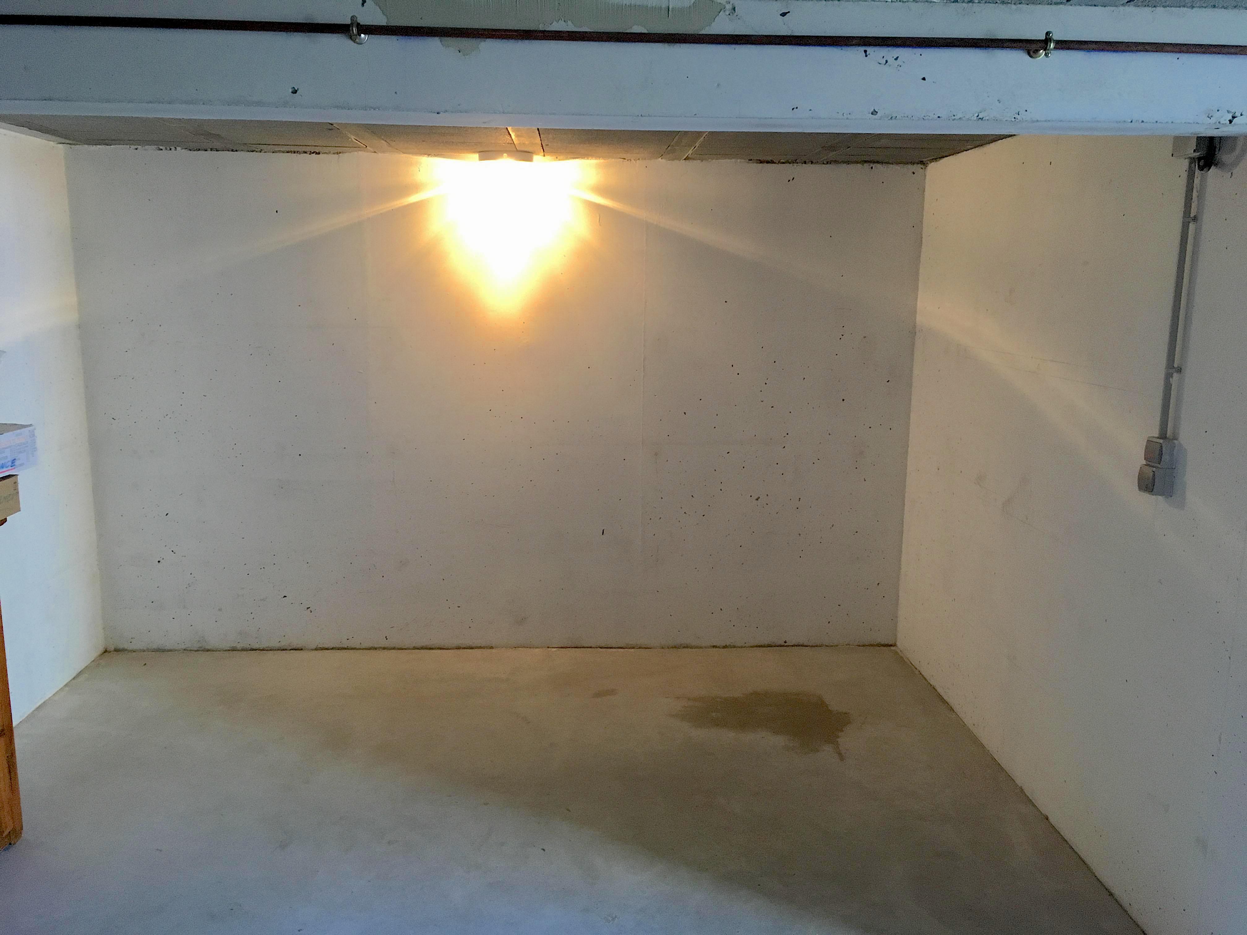 Garage : stockage petit meuble ou moto