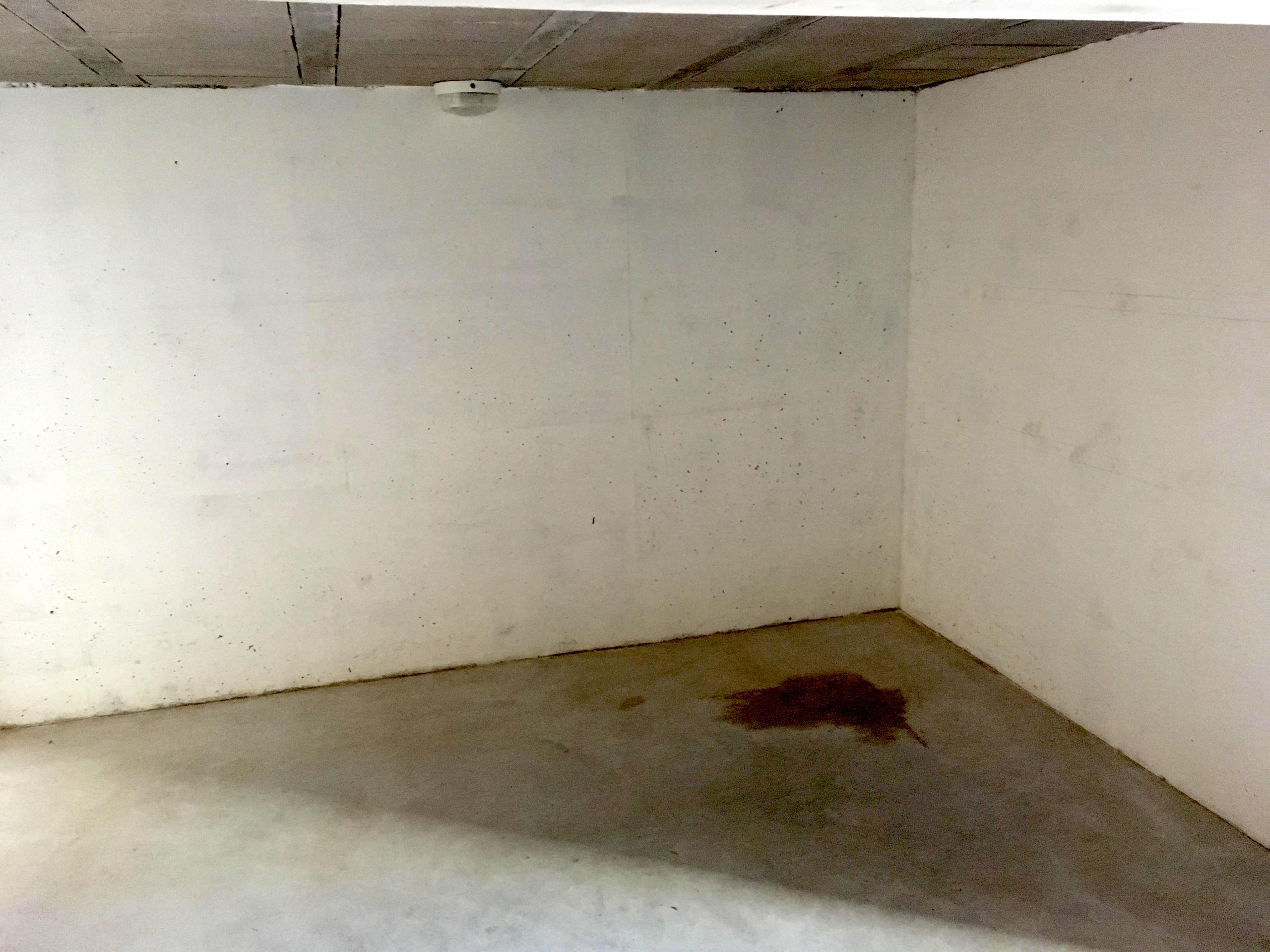 Garage : stockage petit meuble ou moto