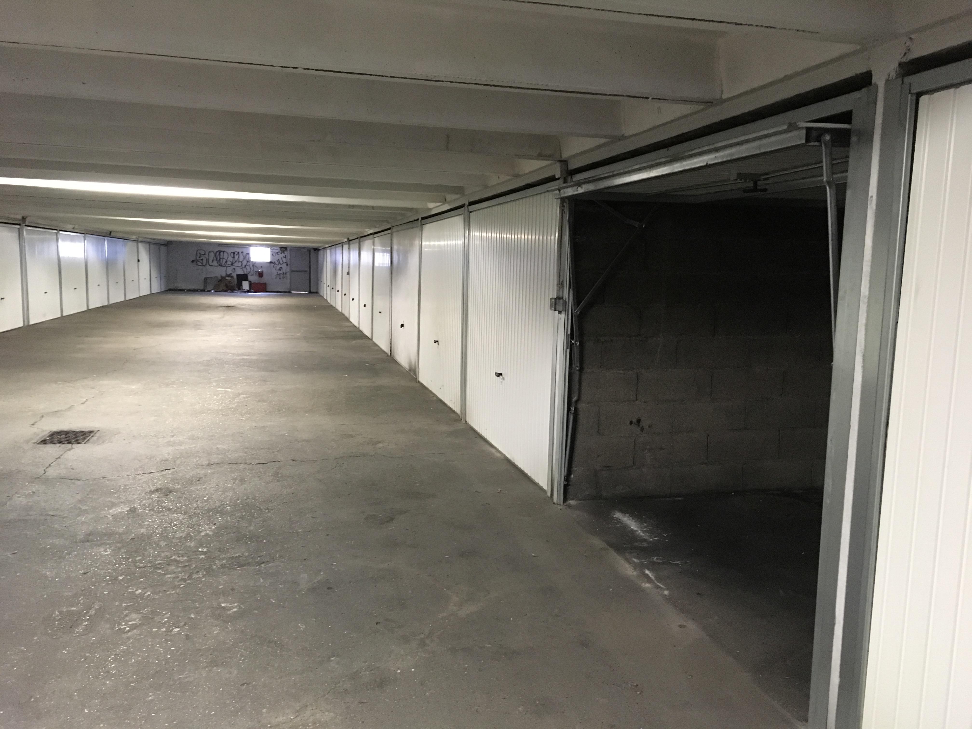 Garage à louer / Proche du Stade /