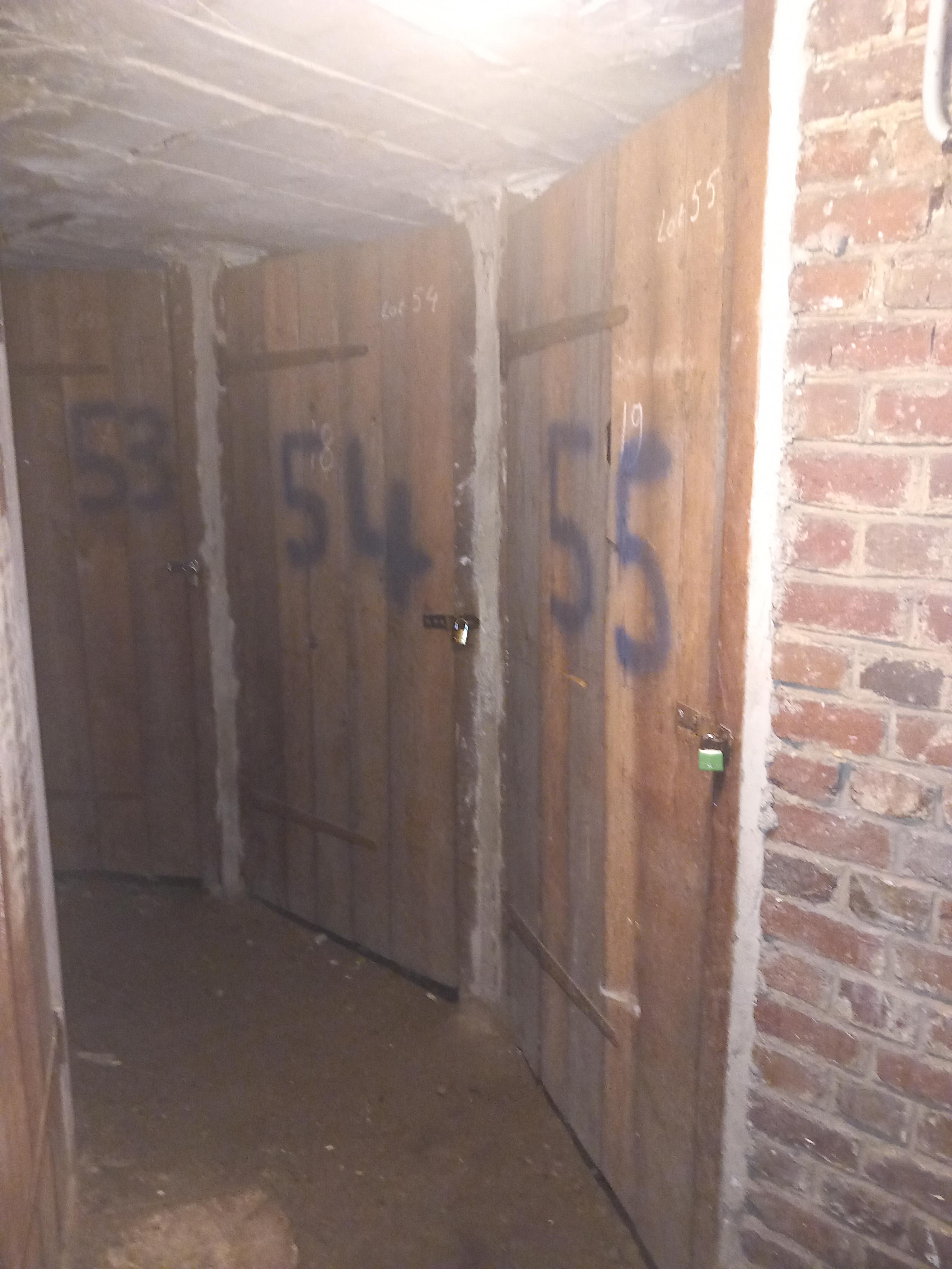 Cave dans immeuble sécurisée proche de l'entrée