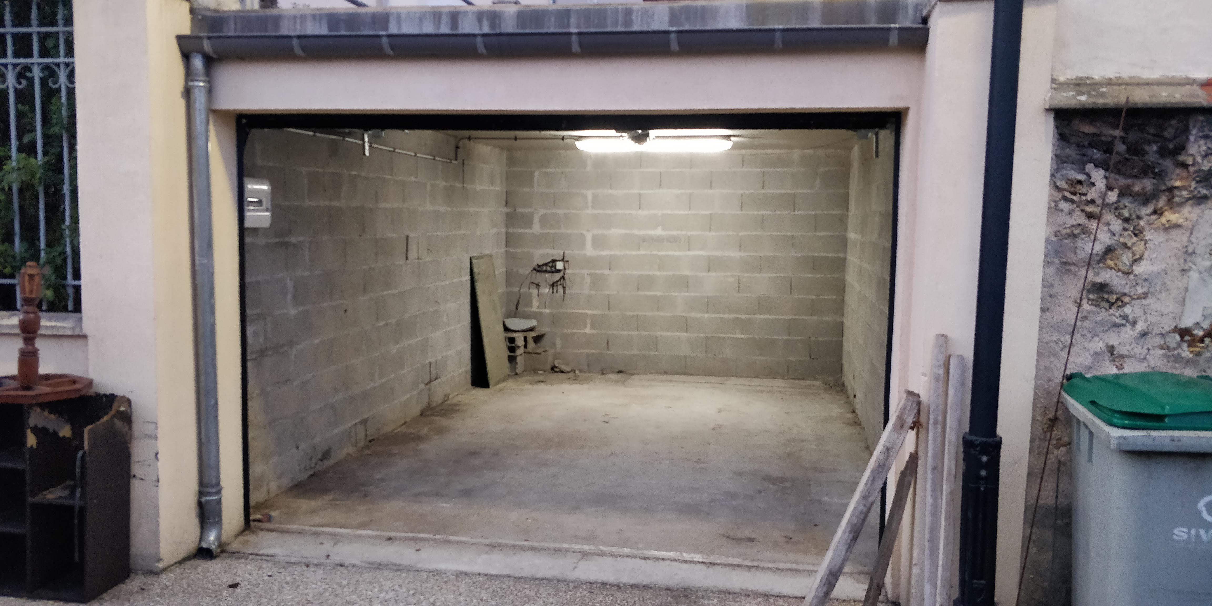 20m2 Box extérieur situé a Crosne 20 minutes