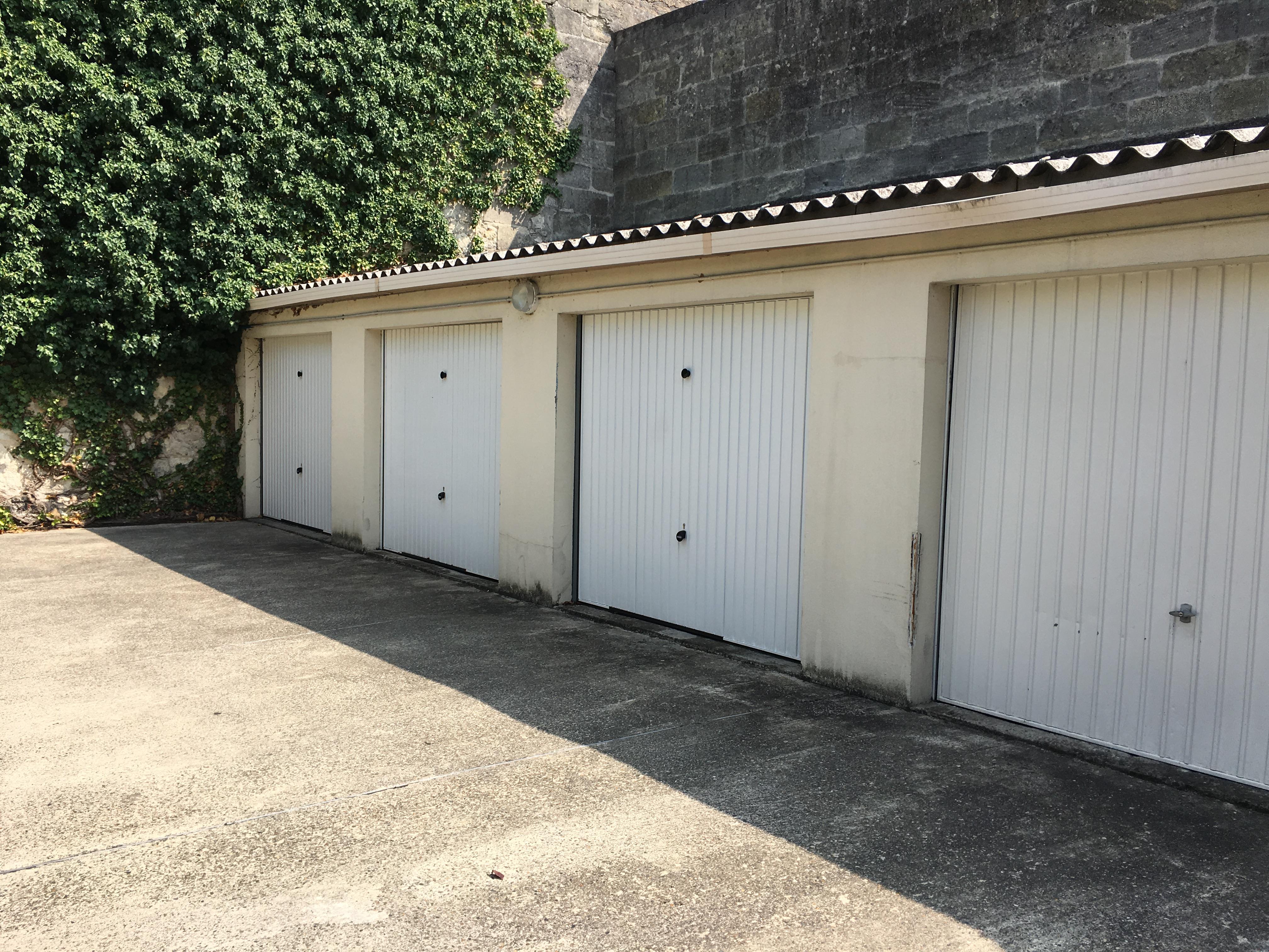 Grand Garage de 18m² à Bordeaux