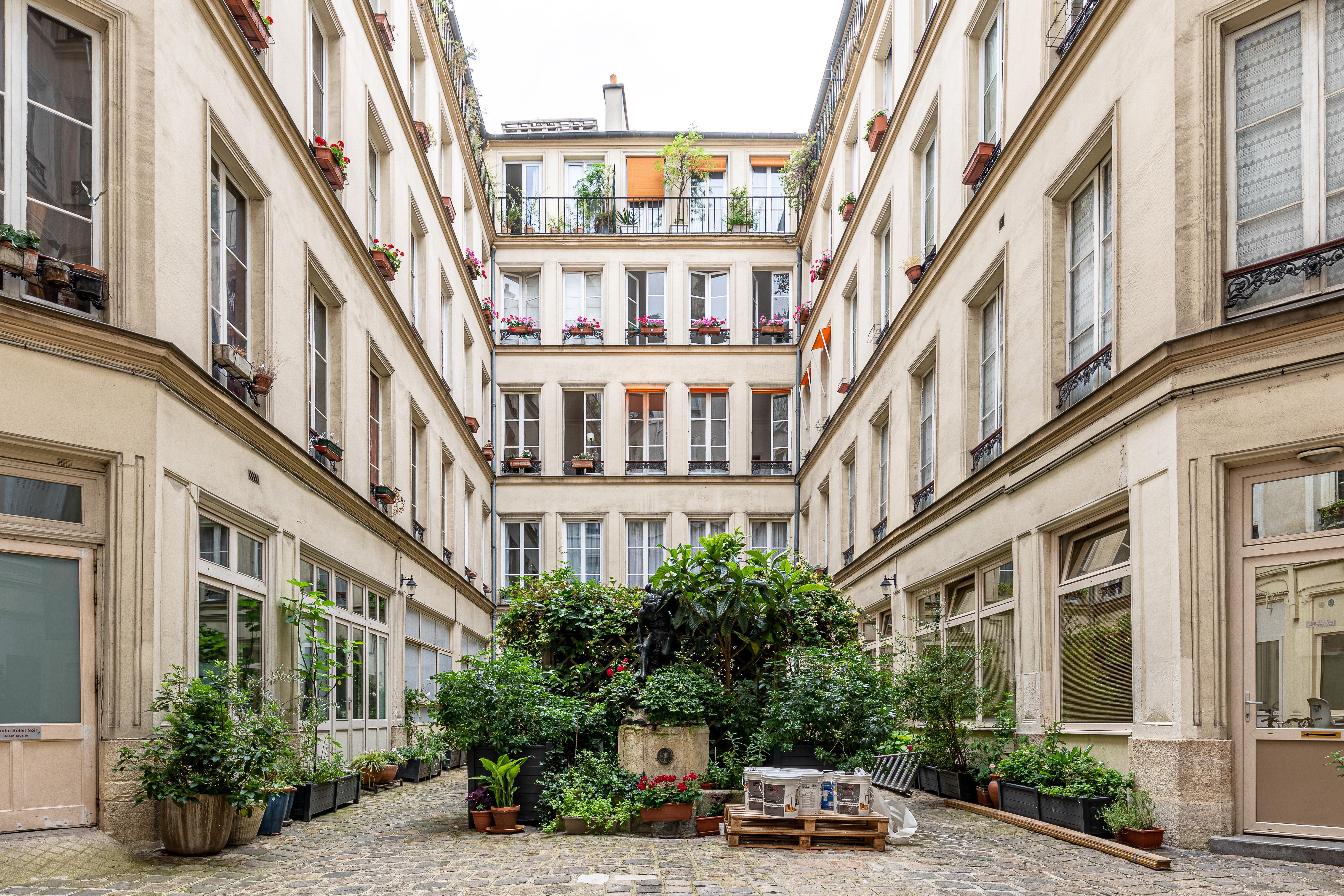 Cave dans le cœur du marais