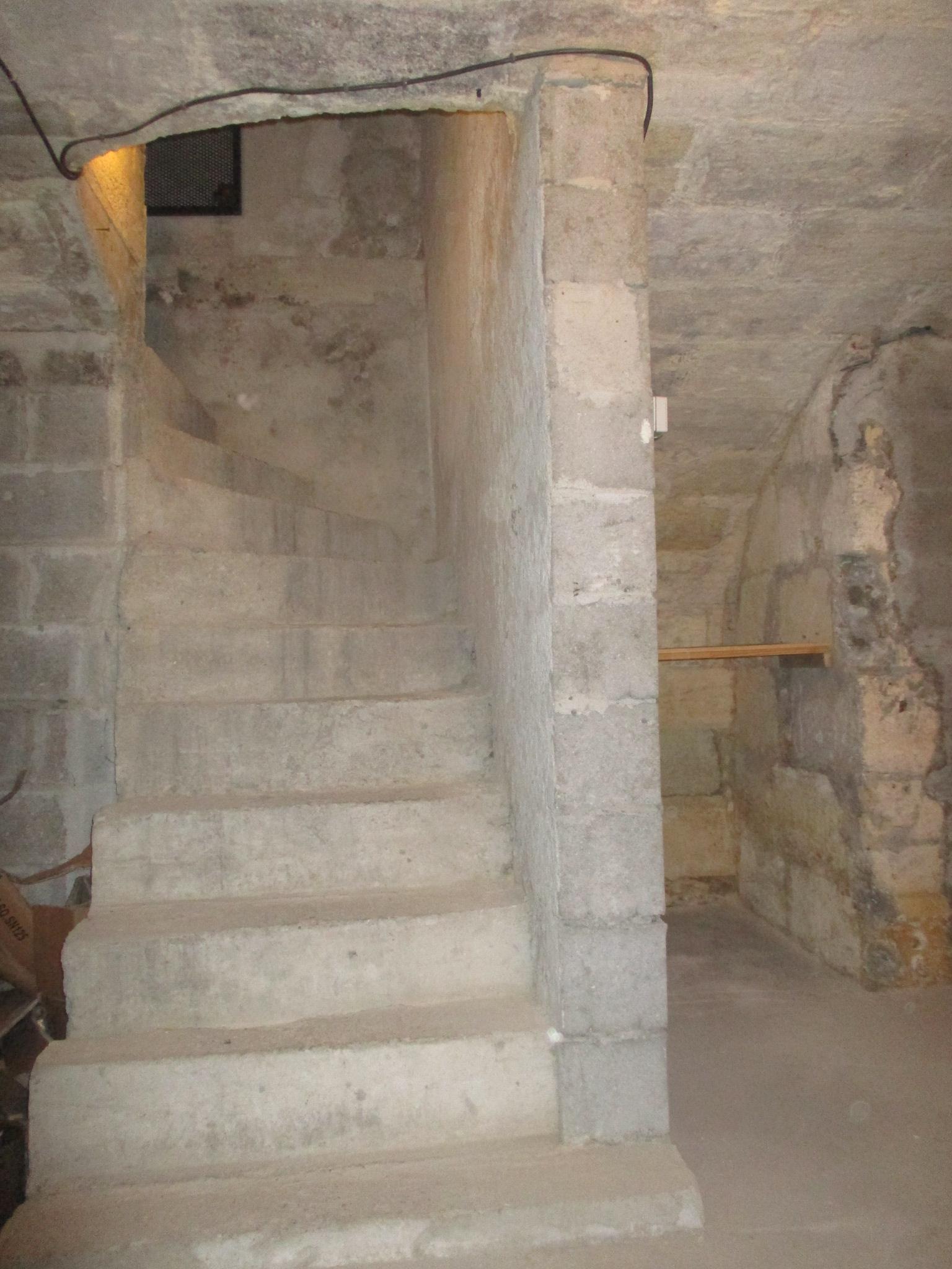 Cave saine, éclairée/ventilée - aux Capucins