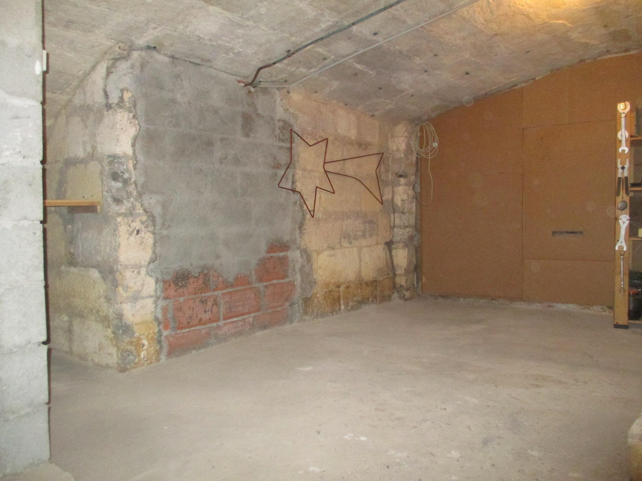 Cave saine, éclairée/ventilée - aux Capucins