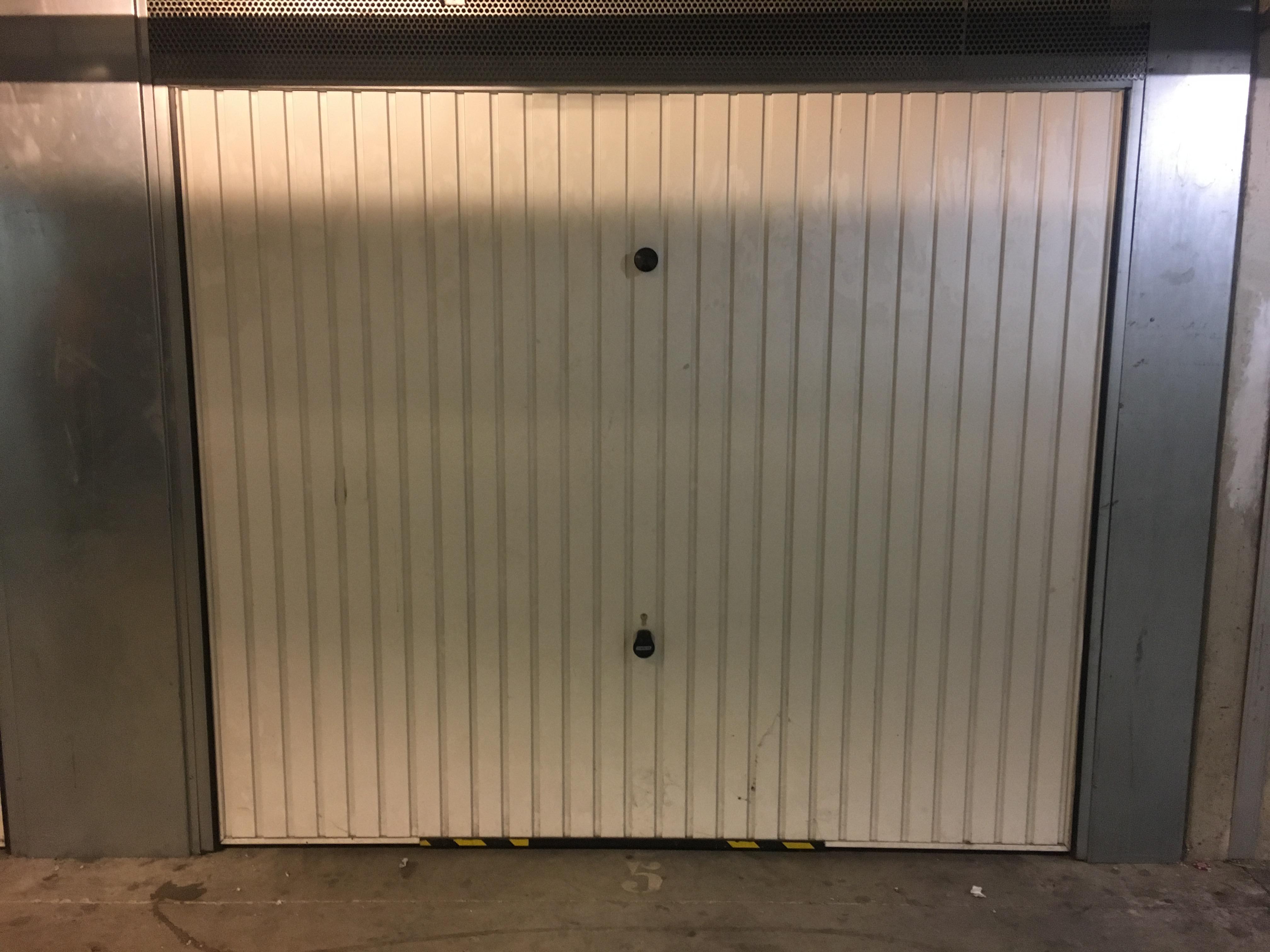 Garage fermé sécurisé
