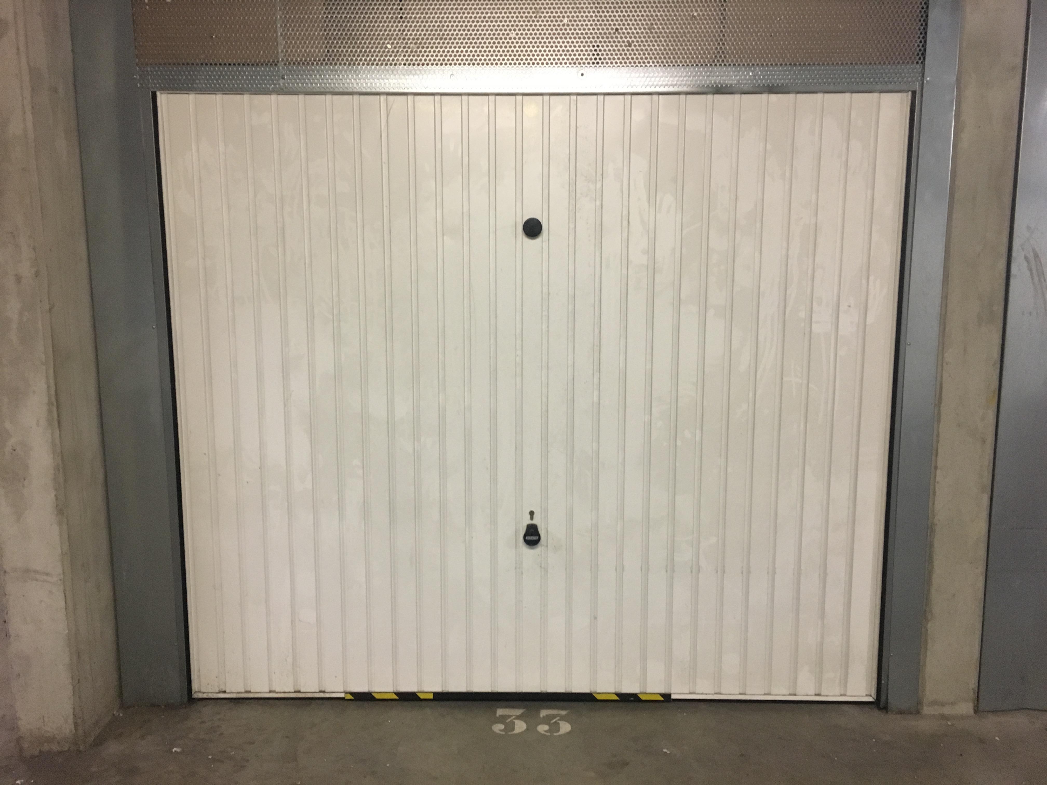 Garage fermé à louer