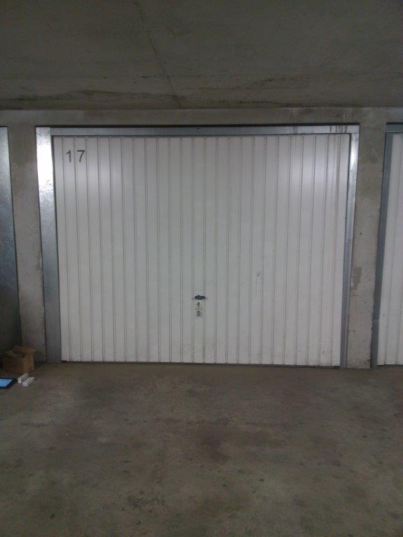 Garage fermé dans un sous-sol à Vénissieux