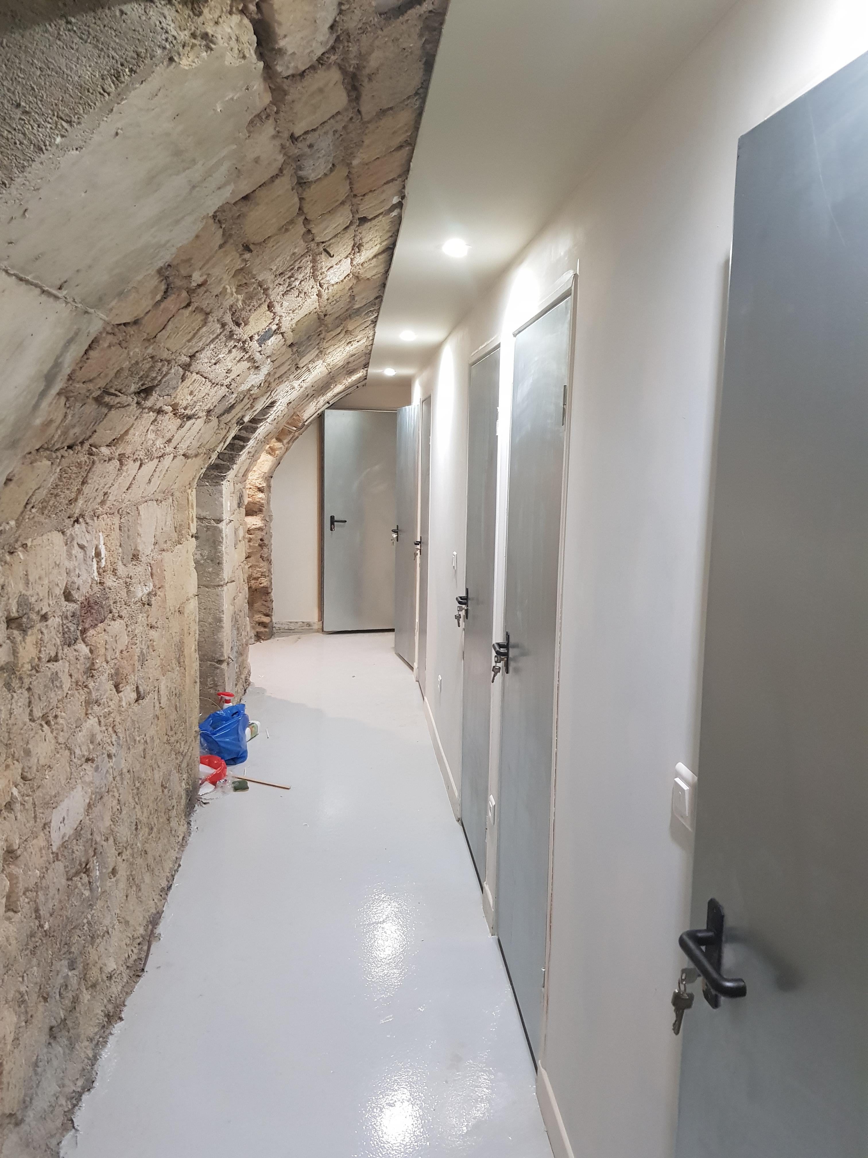 Emplacement idéal dans Paris 5ème, cave rénovée