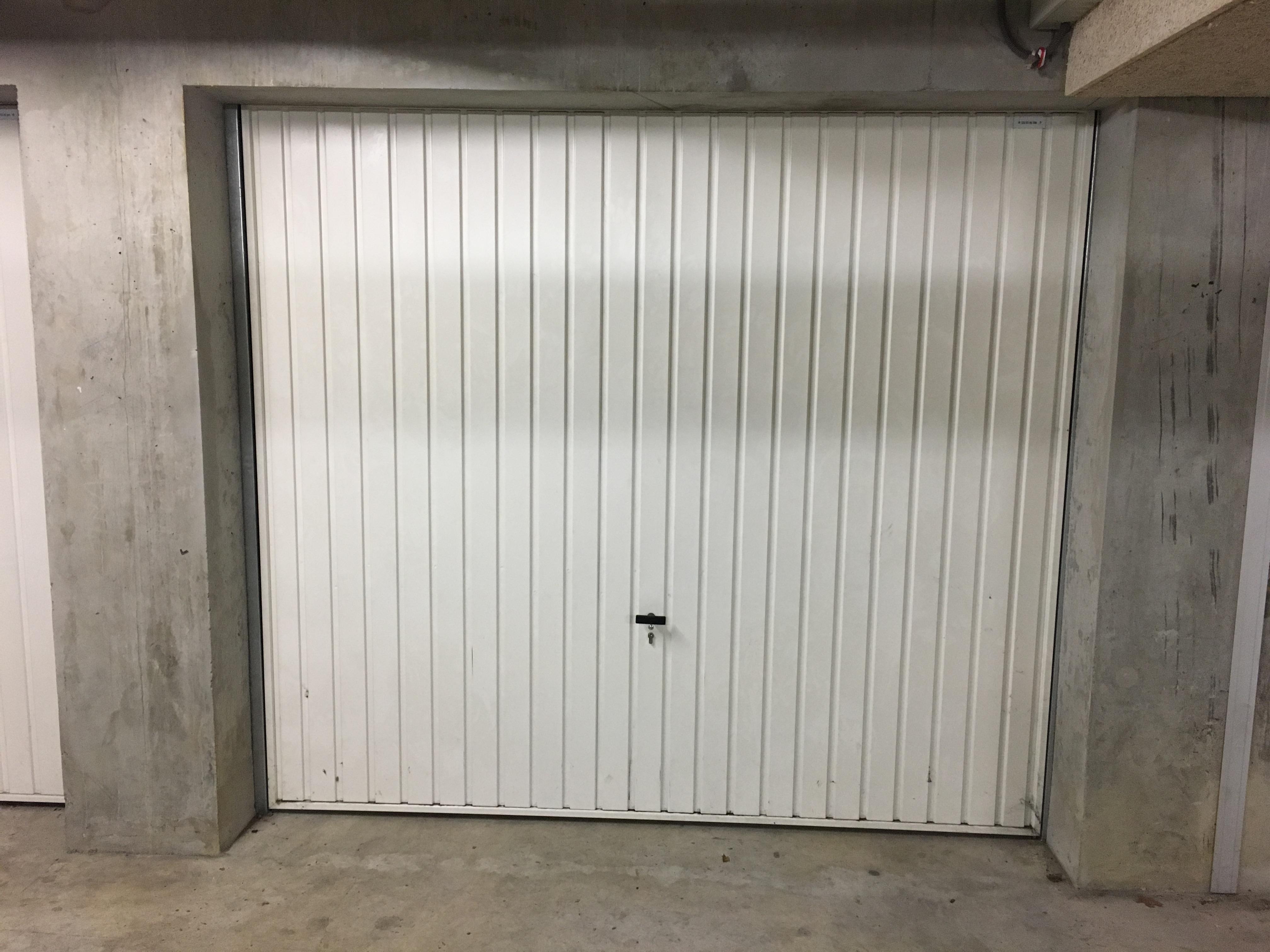 Parking privé / Bourg / Proche du Lidl