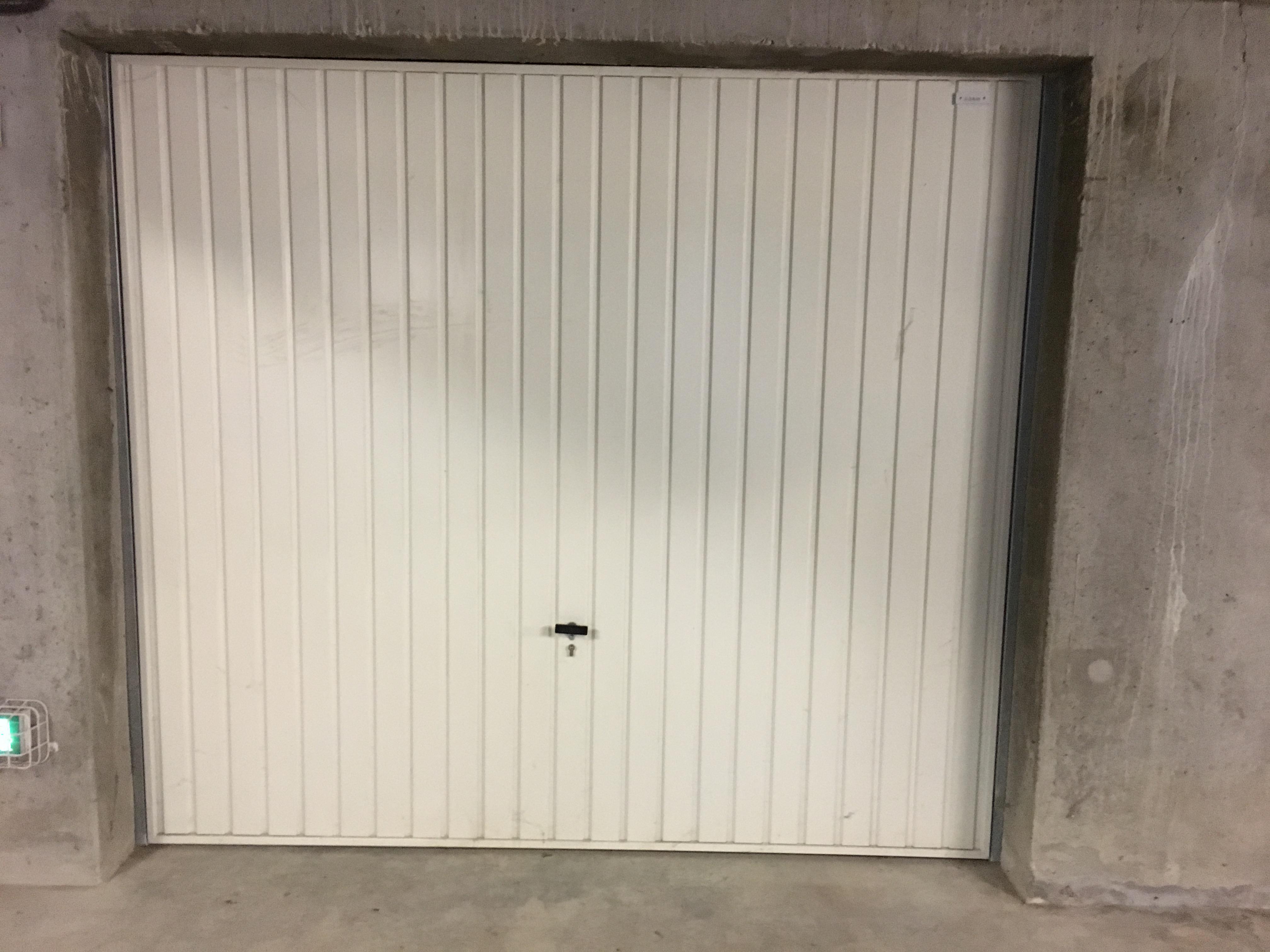 [Proche Lidl ] / Garage à Bourg en