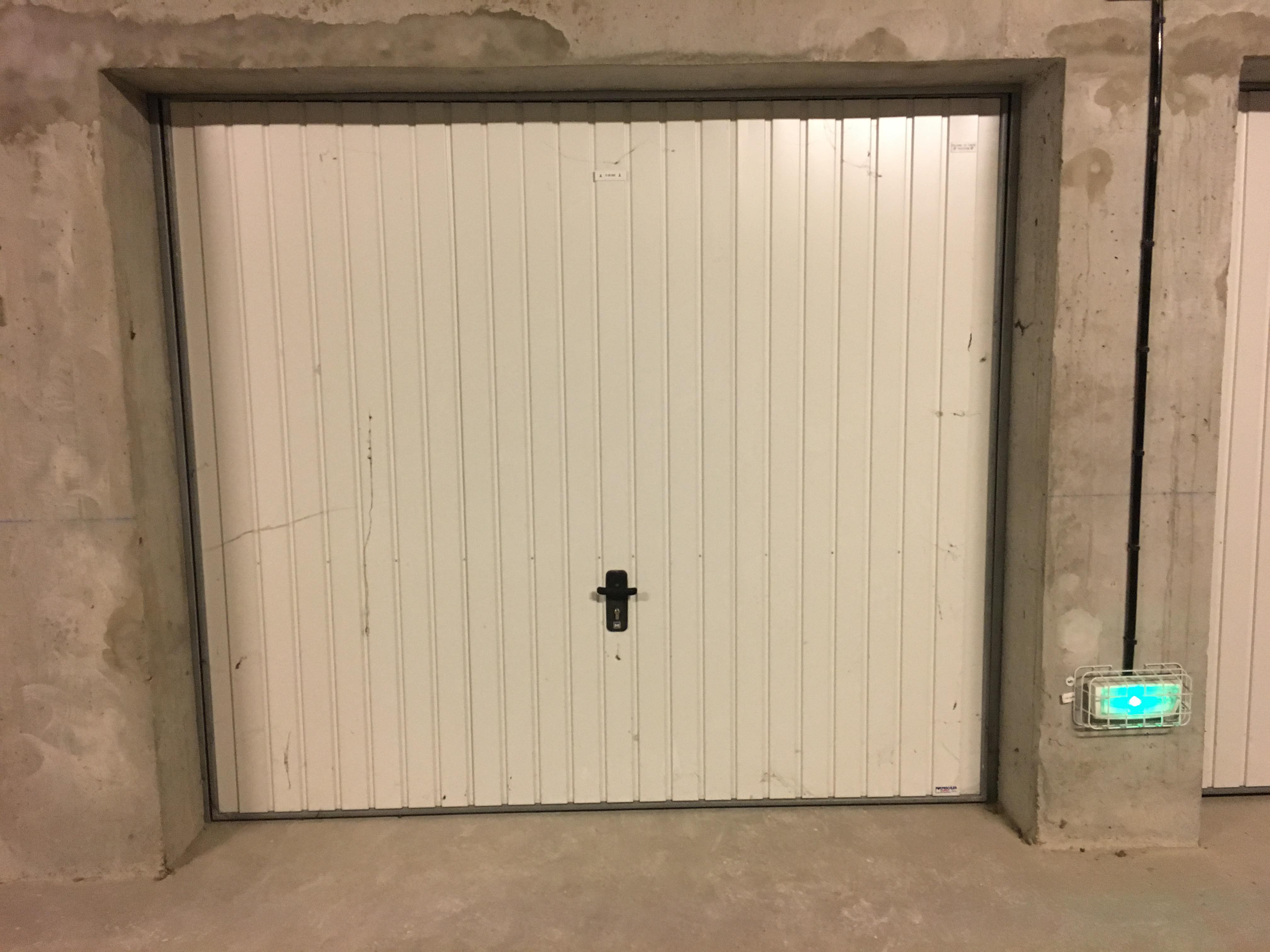 Grand garage / Bourg-en-Bresse