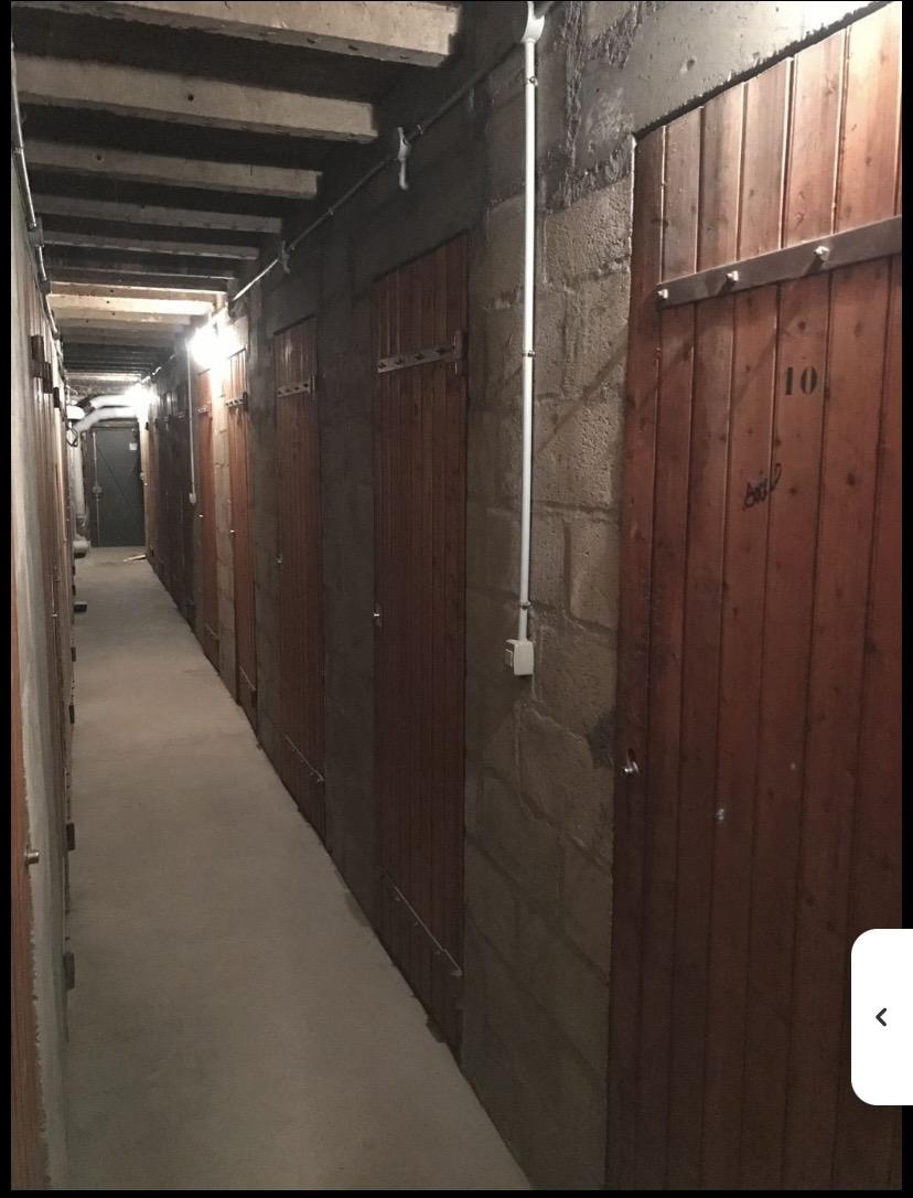 Cave très saine et neuve - Porte de
