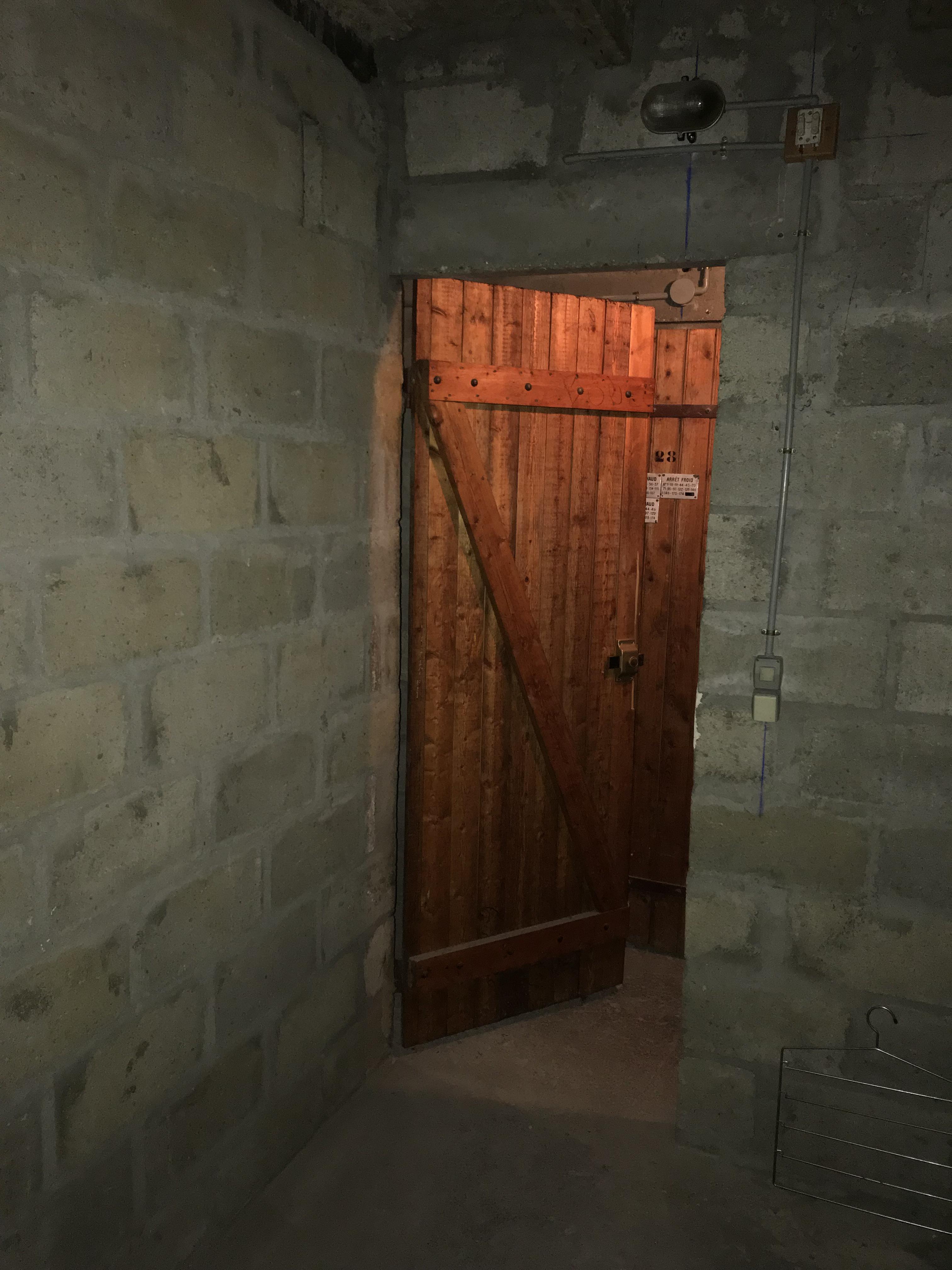 Cave très saine et neuve - Porte de