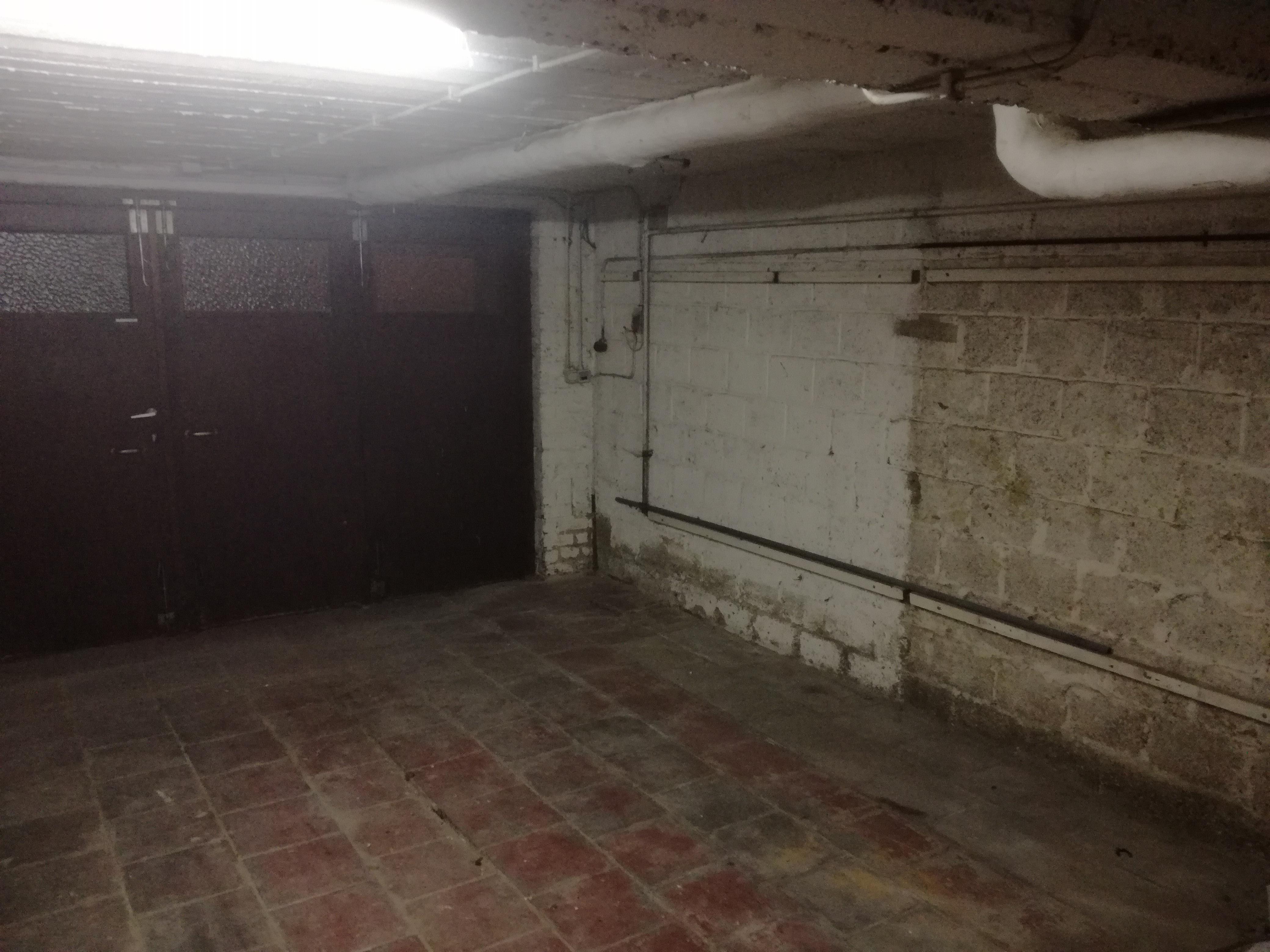 Garage box fermé 25m2