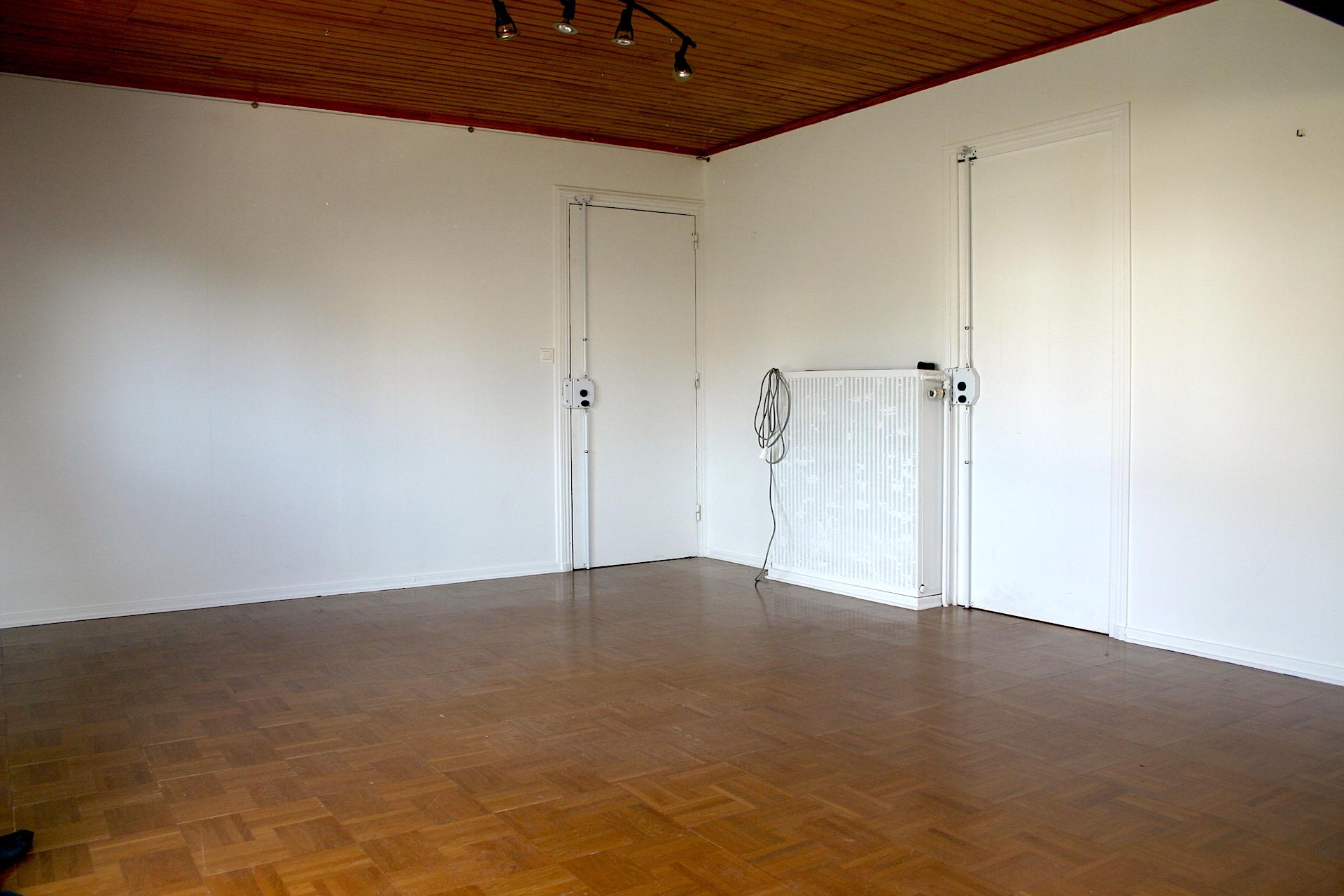 Garde meuble, pièce saine et aménagée