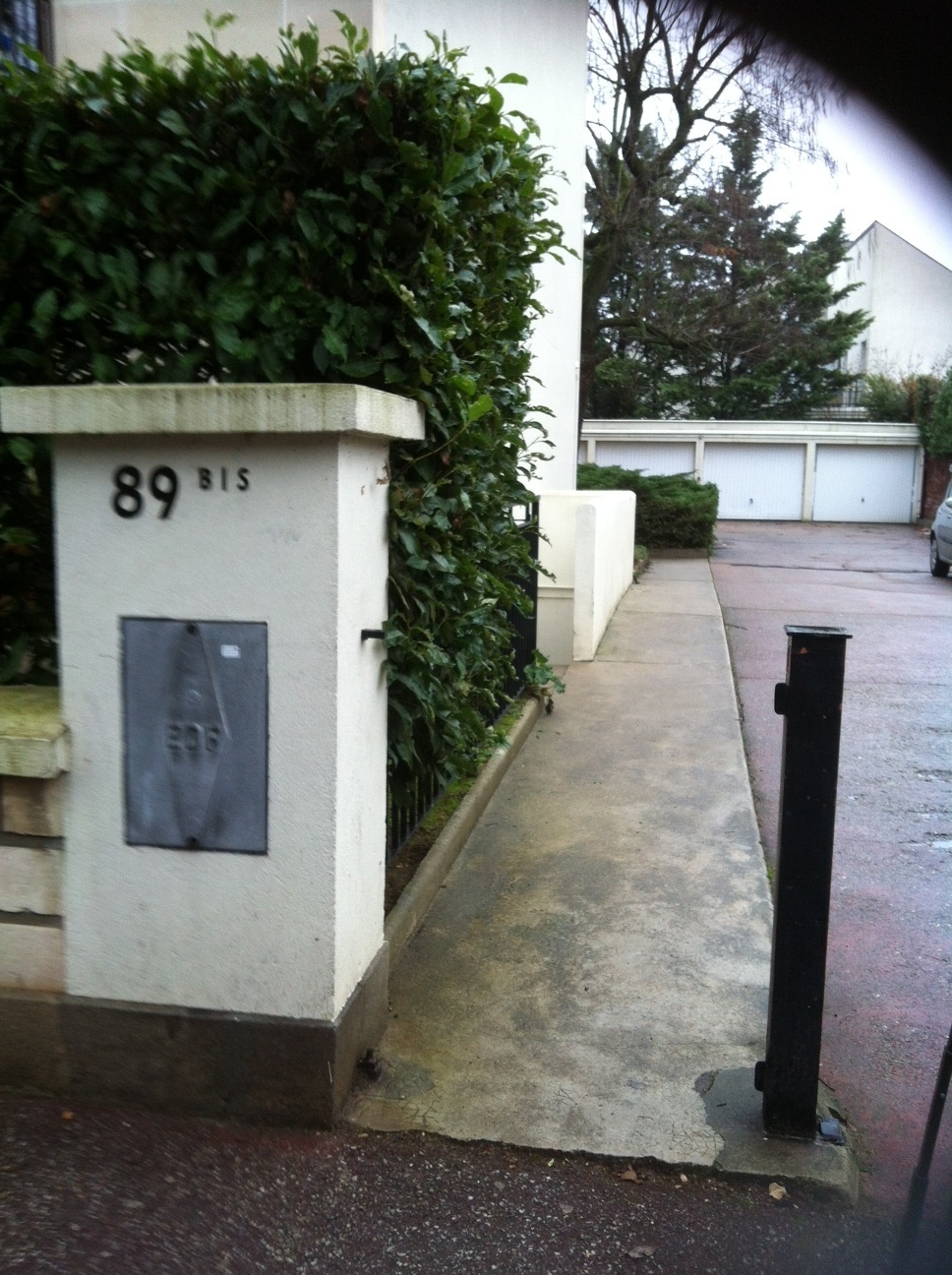 LOUE BOX FERME DANS RESIDENCE SAINT MAUR DES