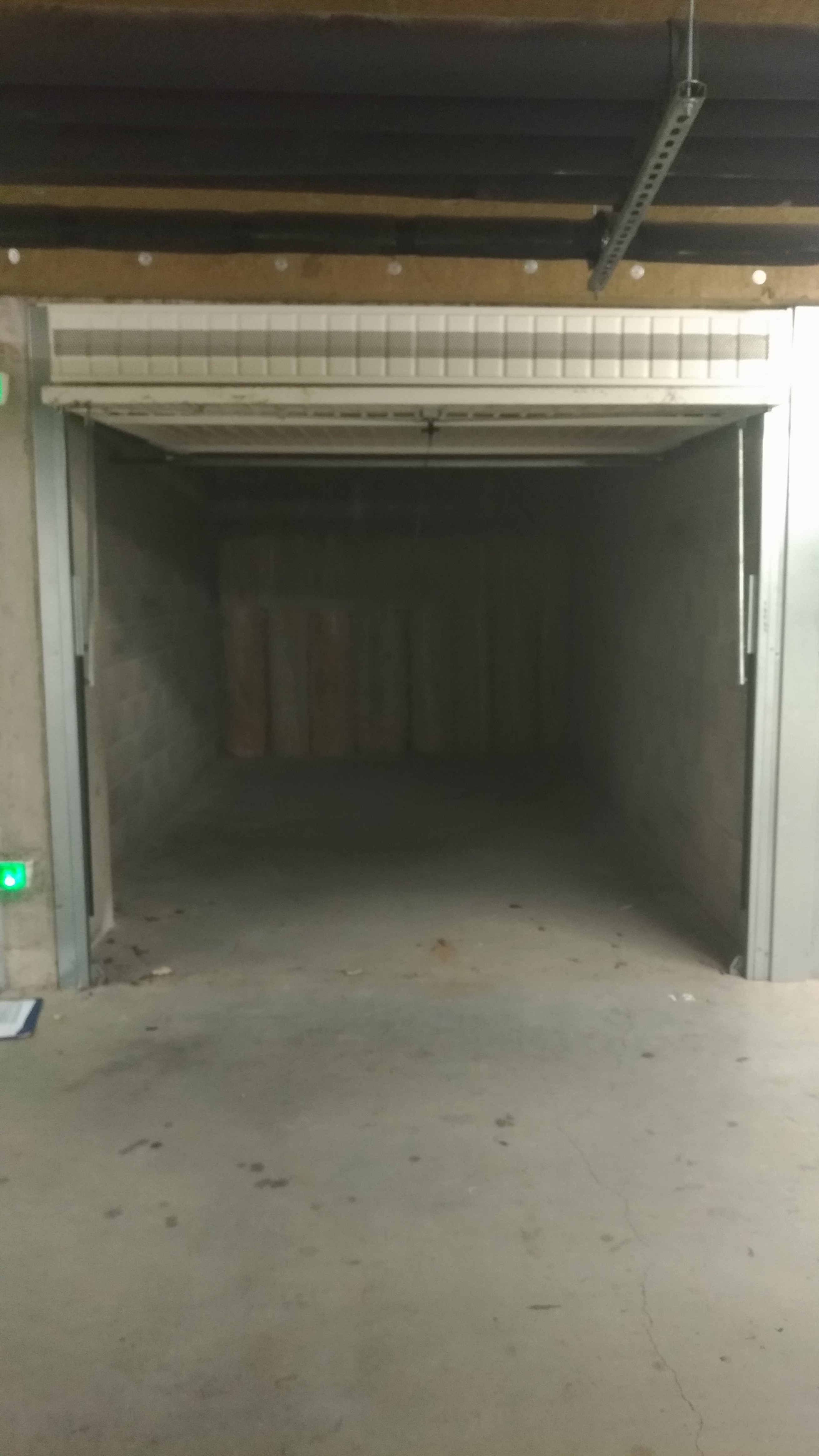 Garage fermé et sécurisé en sous-sol