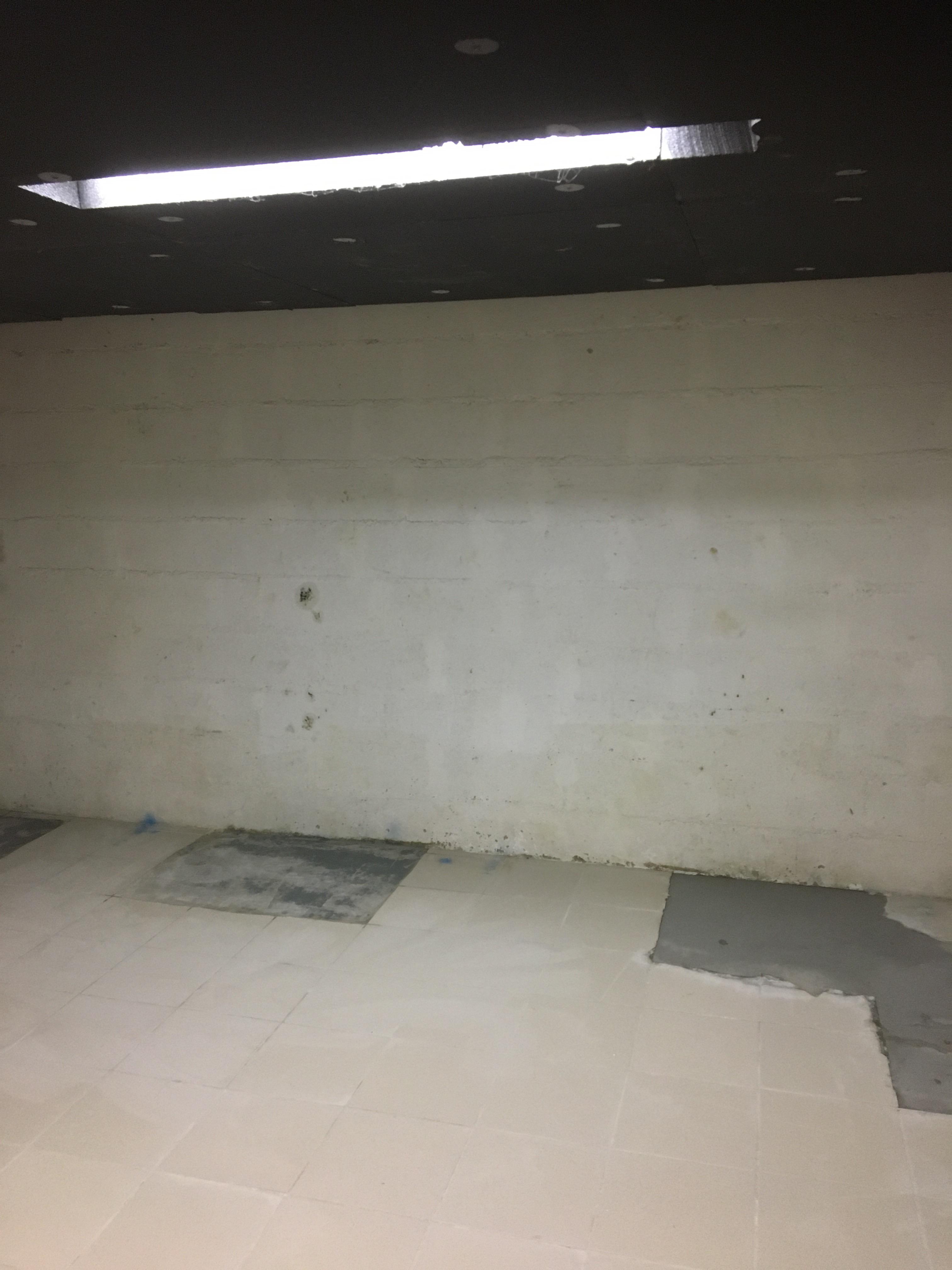 Pièce carrelée au sous sol