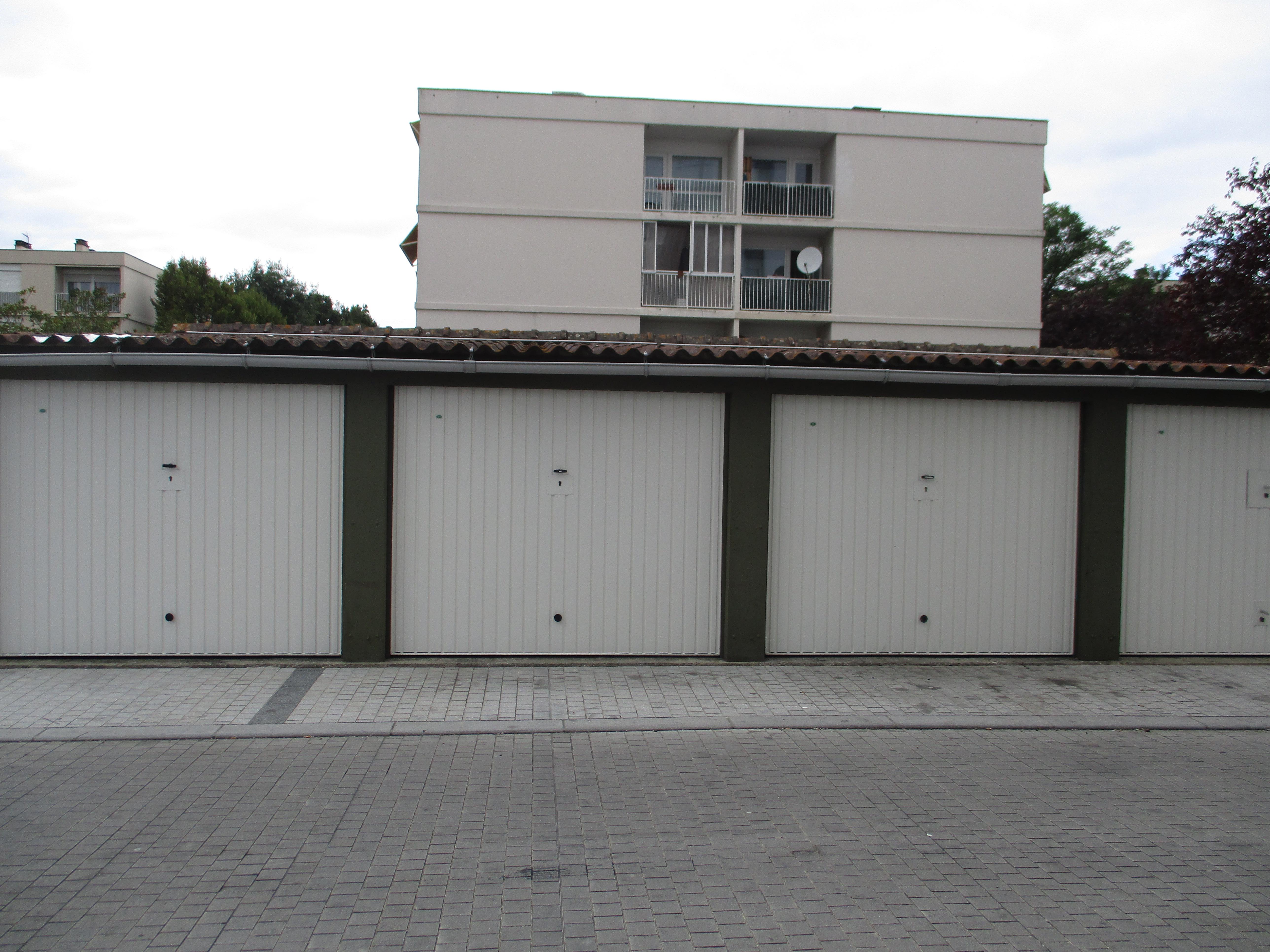 Garage fermé en rez de chaussée