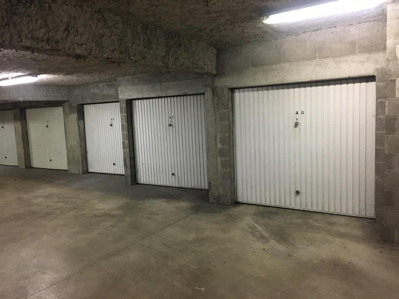 Garage sécurisé en sous-sol à Évreux