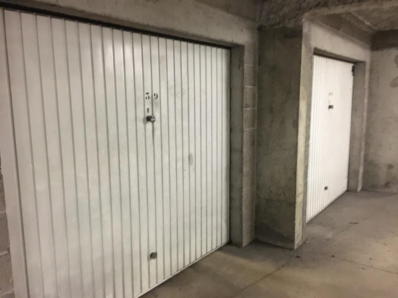 Garage sécurisé en sous-sol à Évreux