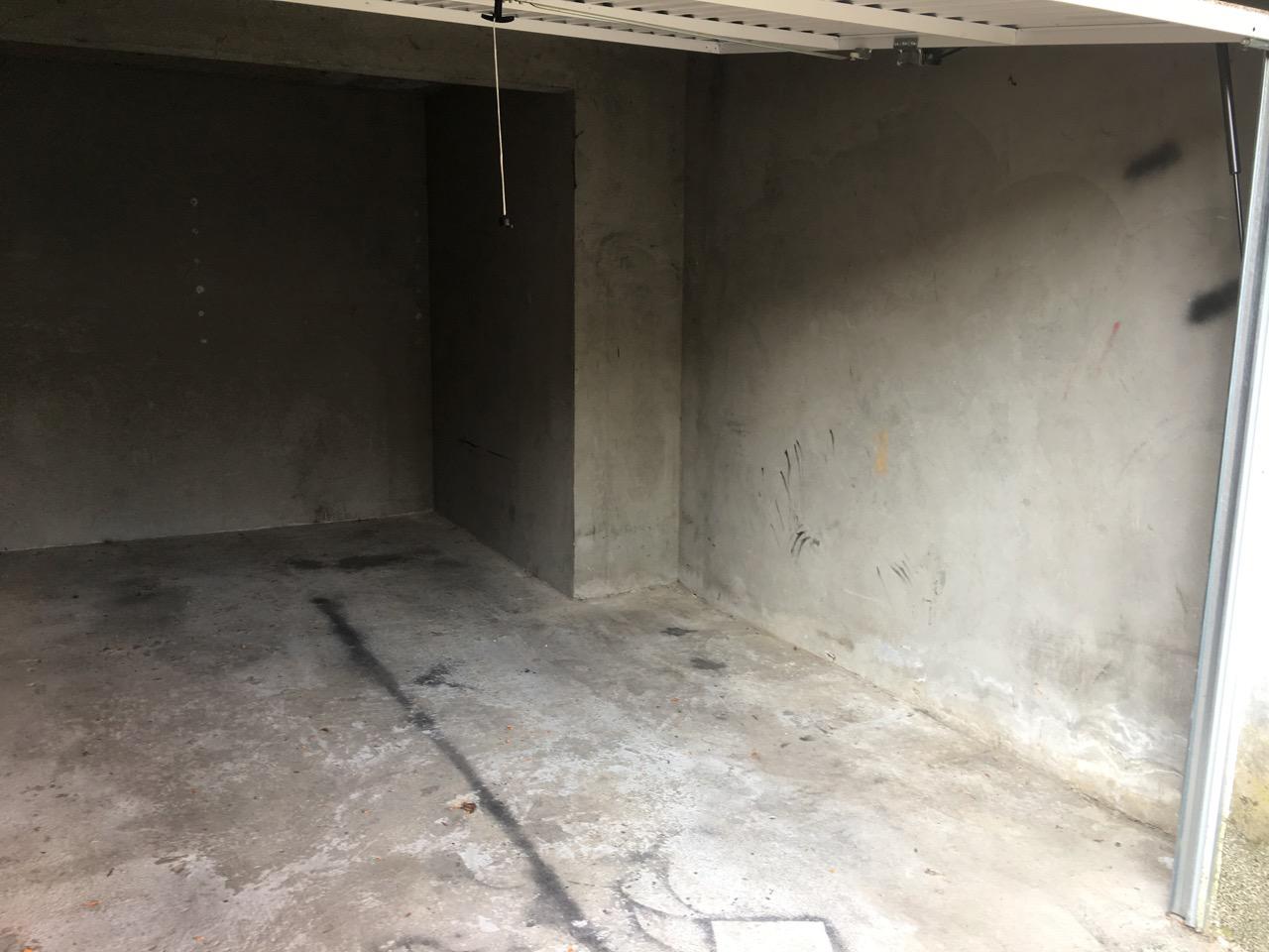 Garage à louer en rez de chaussée