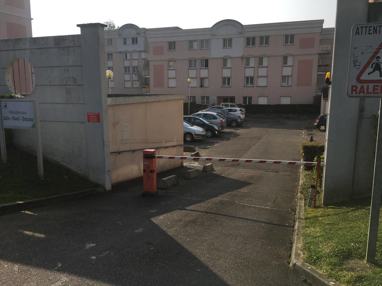 Box / Parking fermé à Évreux