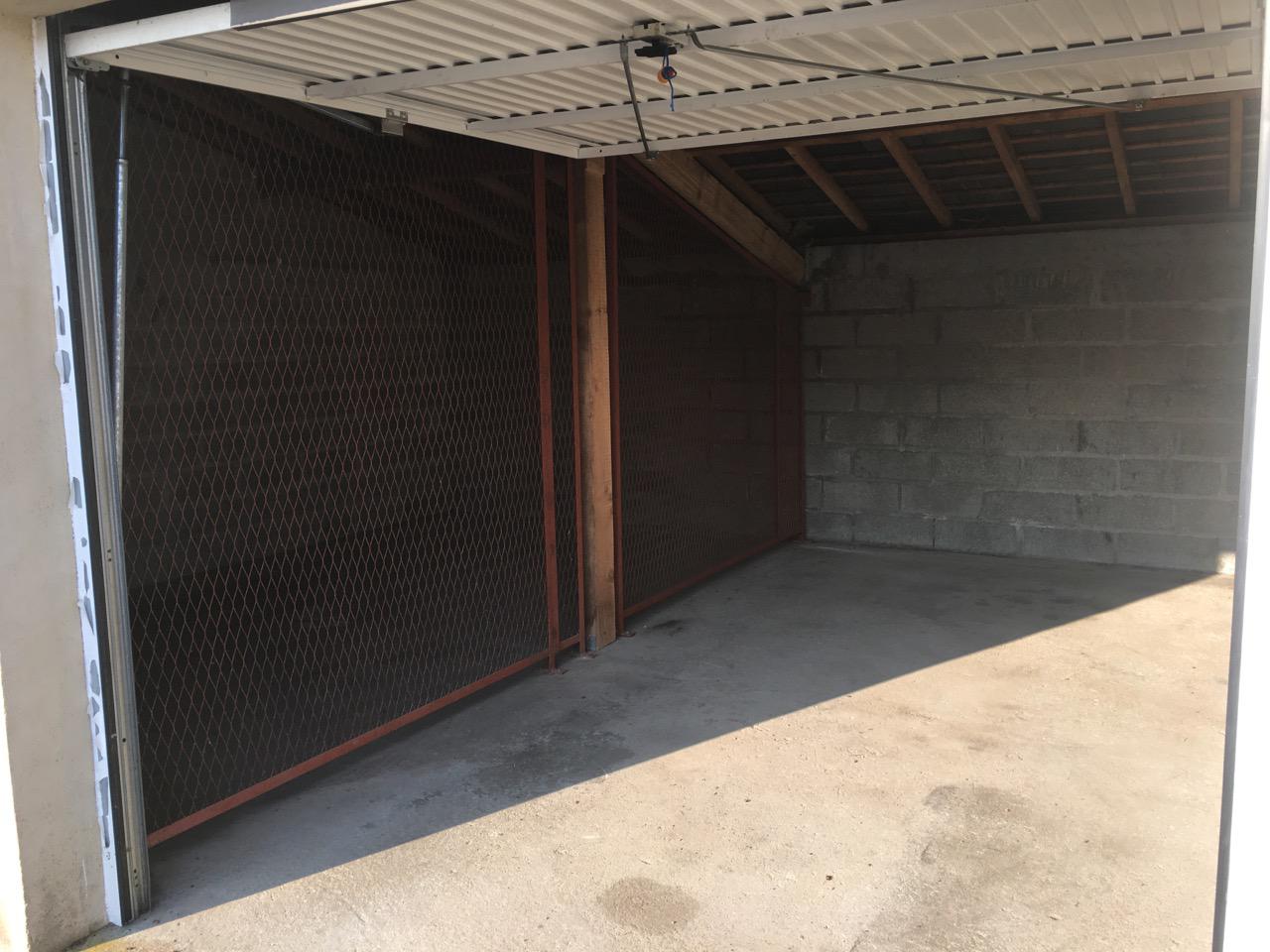 Garage de plain-pied à Évreux