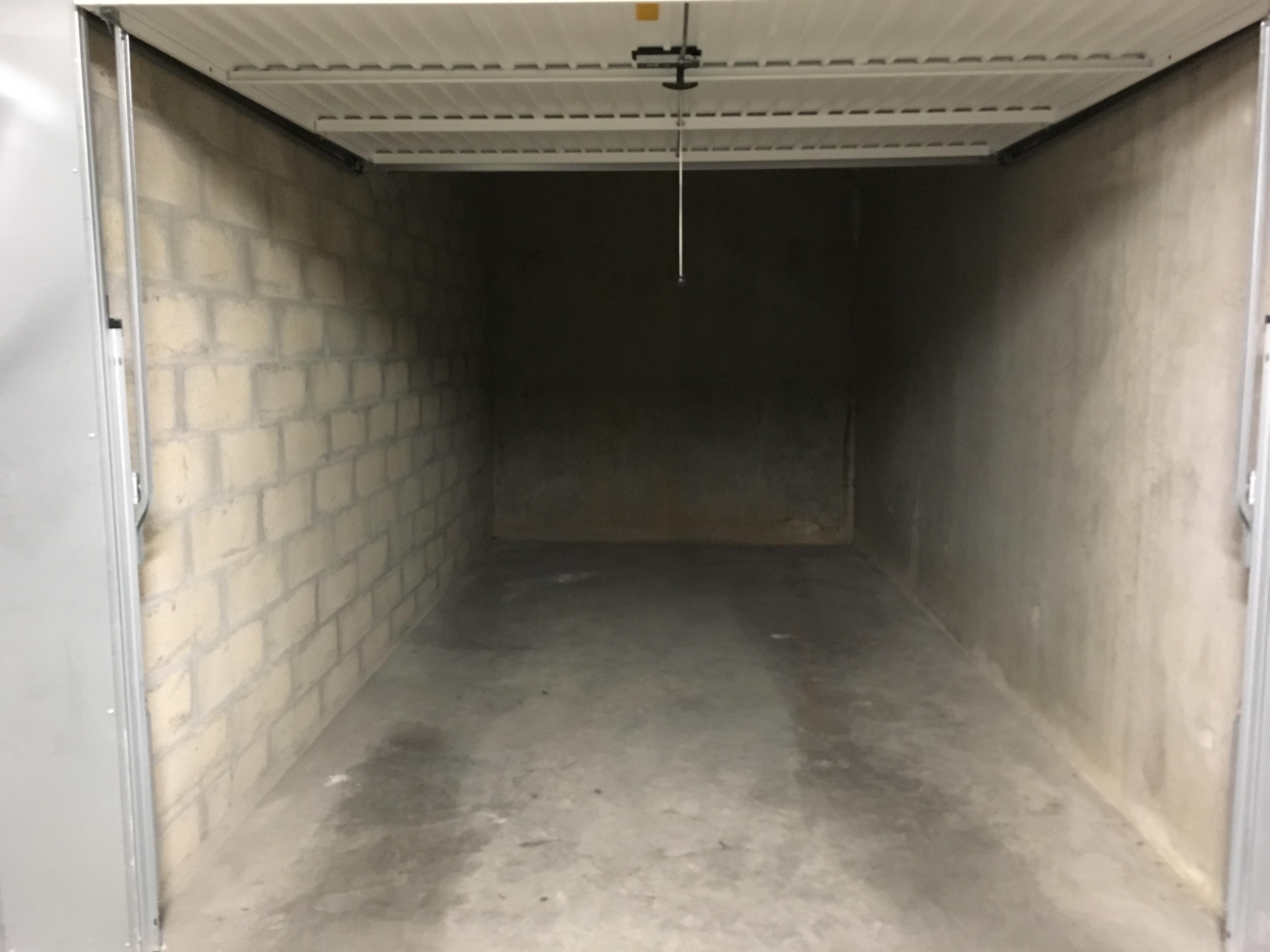 Garage à louer sous-sol Vénissieux