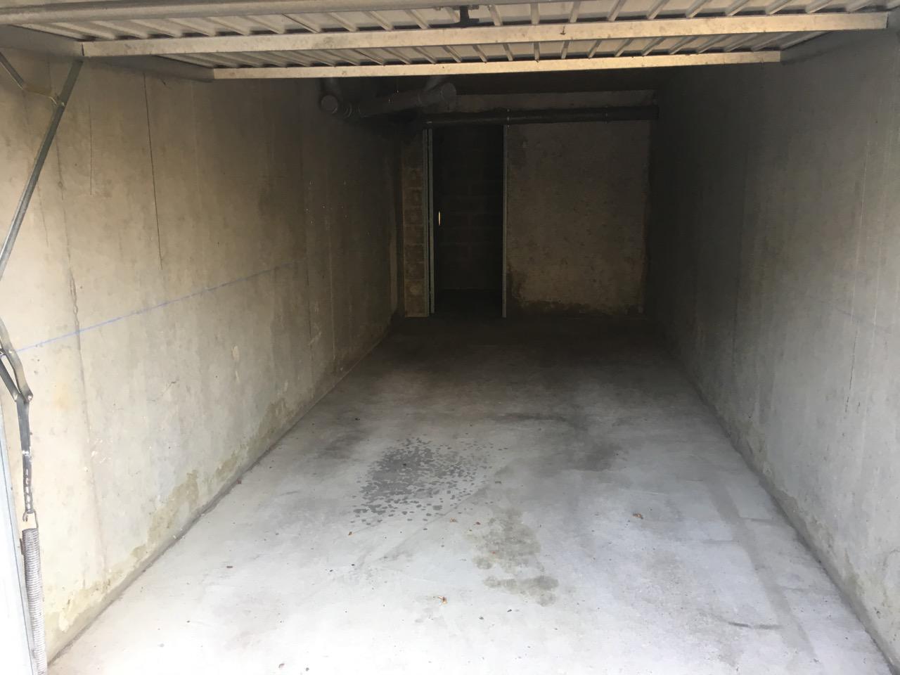 Grand garage avec cellier sur Evreux