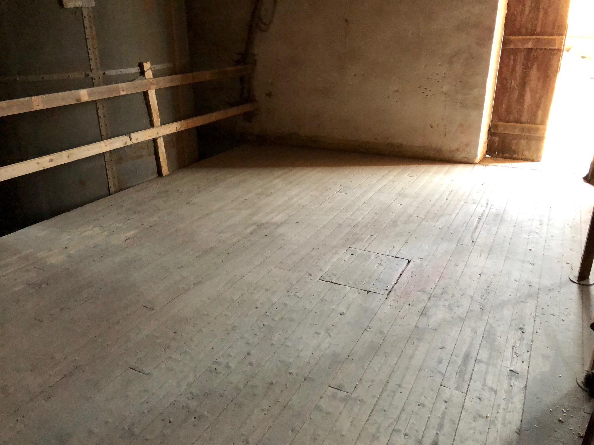 STOCKAGE 10m² - Particuliers et professionnels - Proche