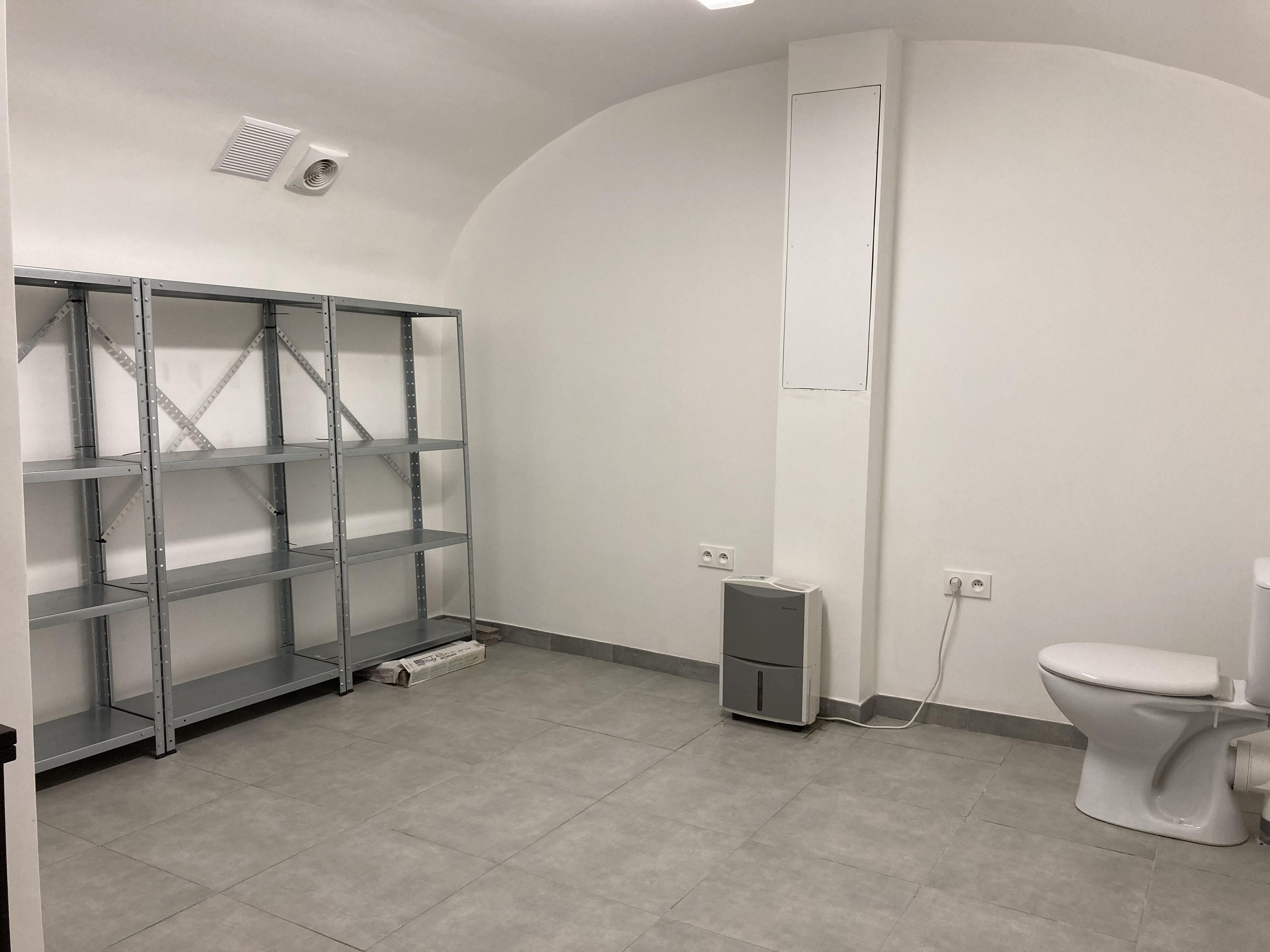 Grande cave rénovée de 12 m2 avec ventilation
