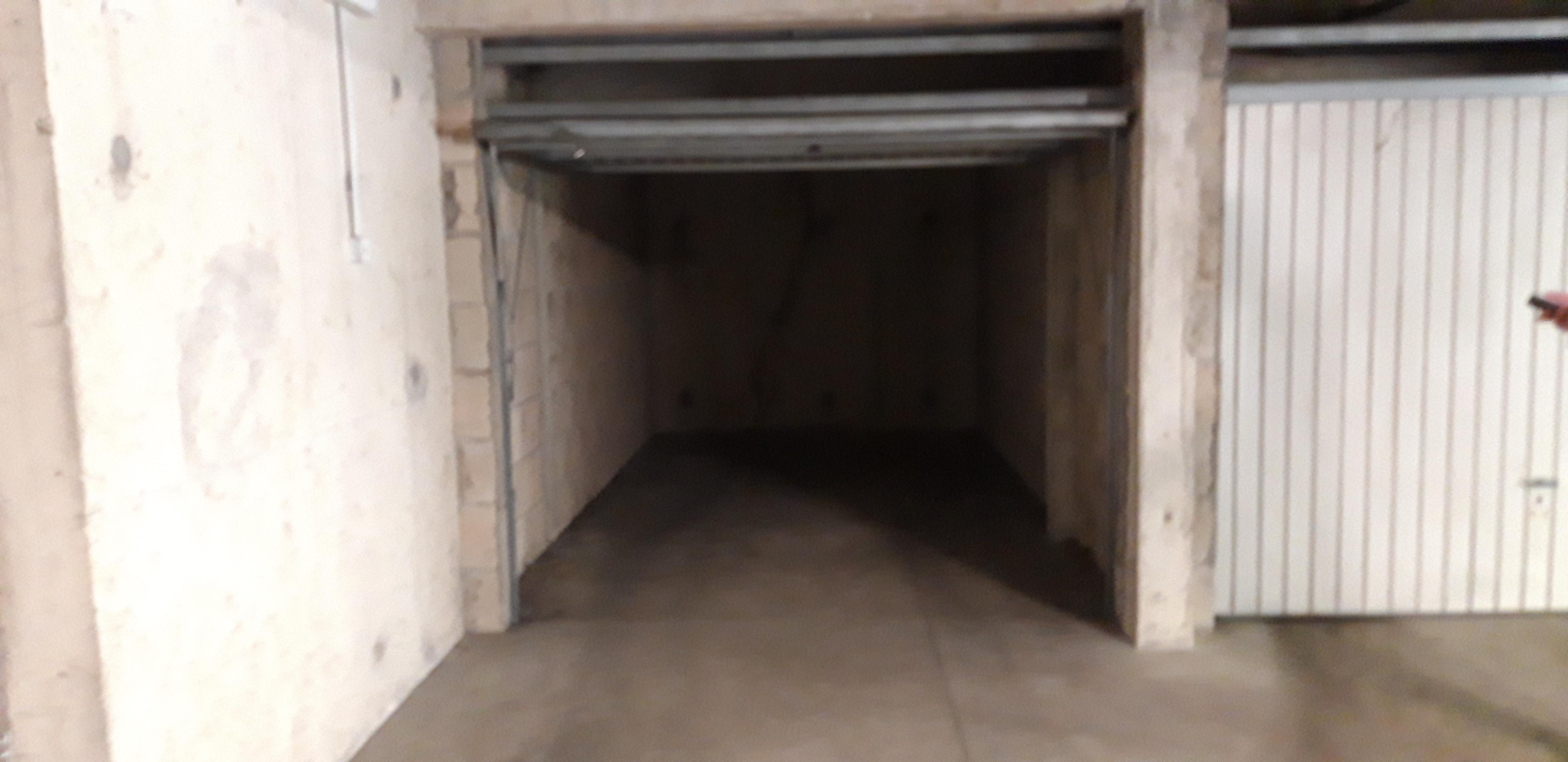 Garage sécurisé à louer