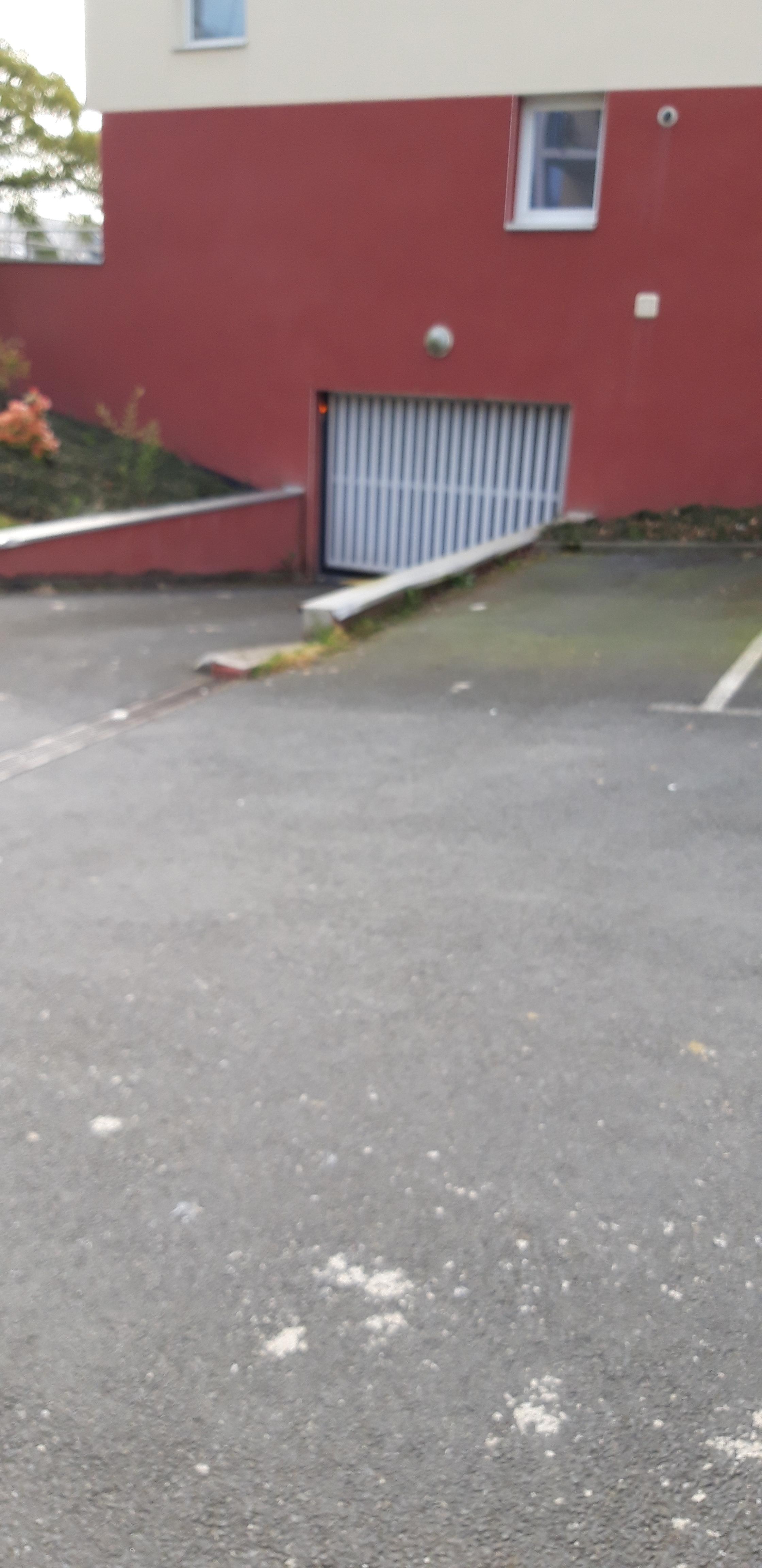 Garage fermé et sécurisé