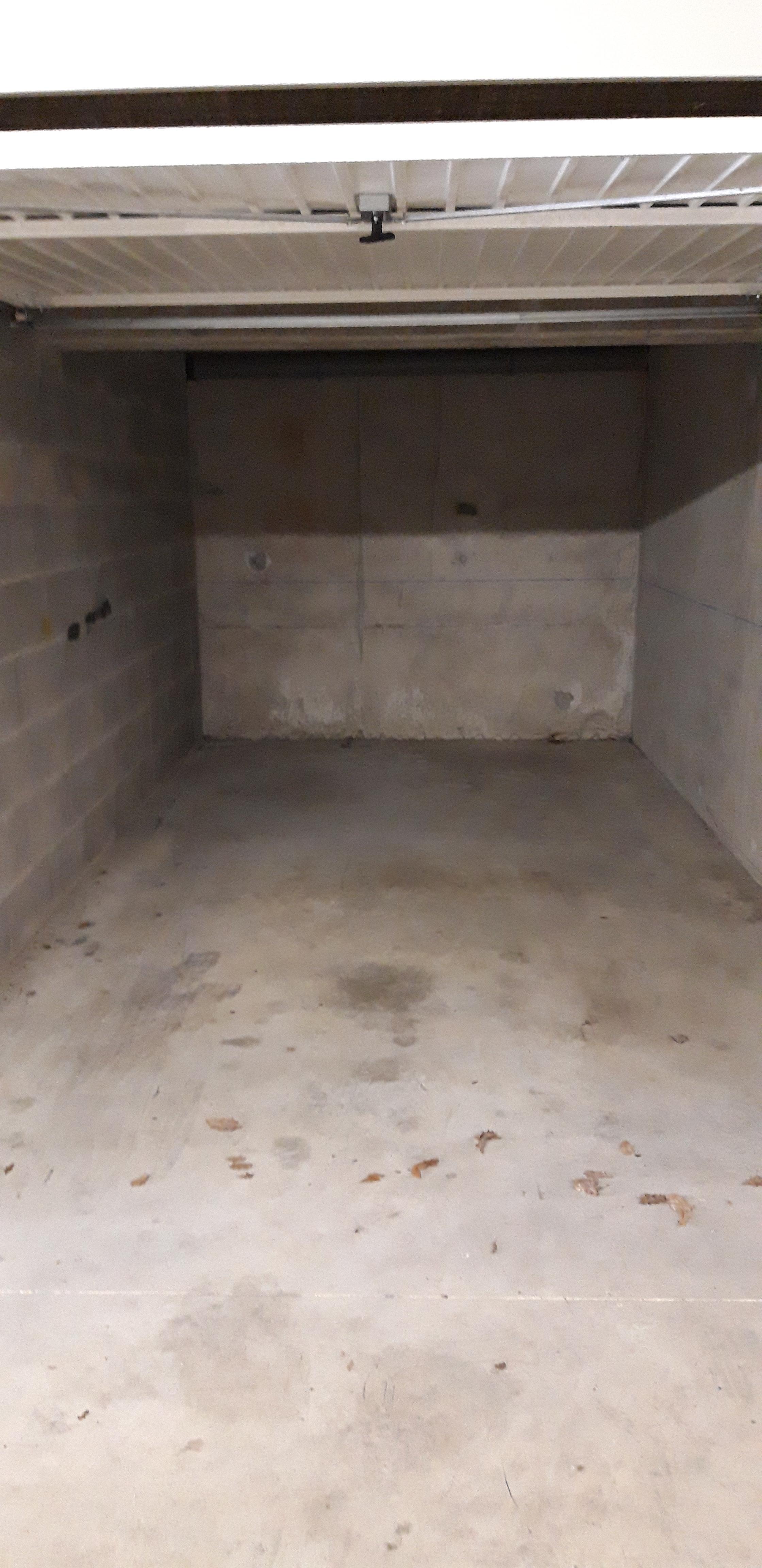 Garage fermé et sécurisé