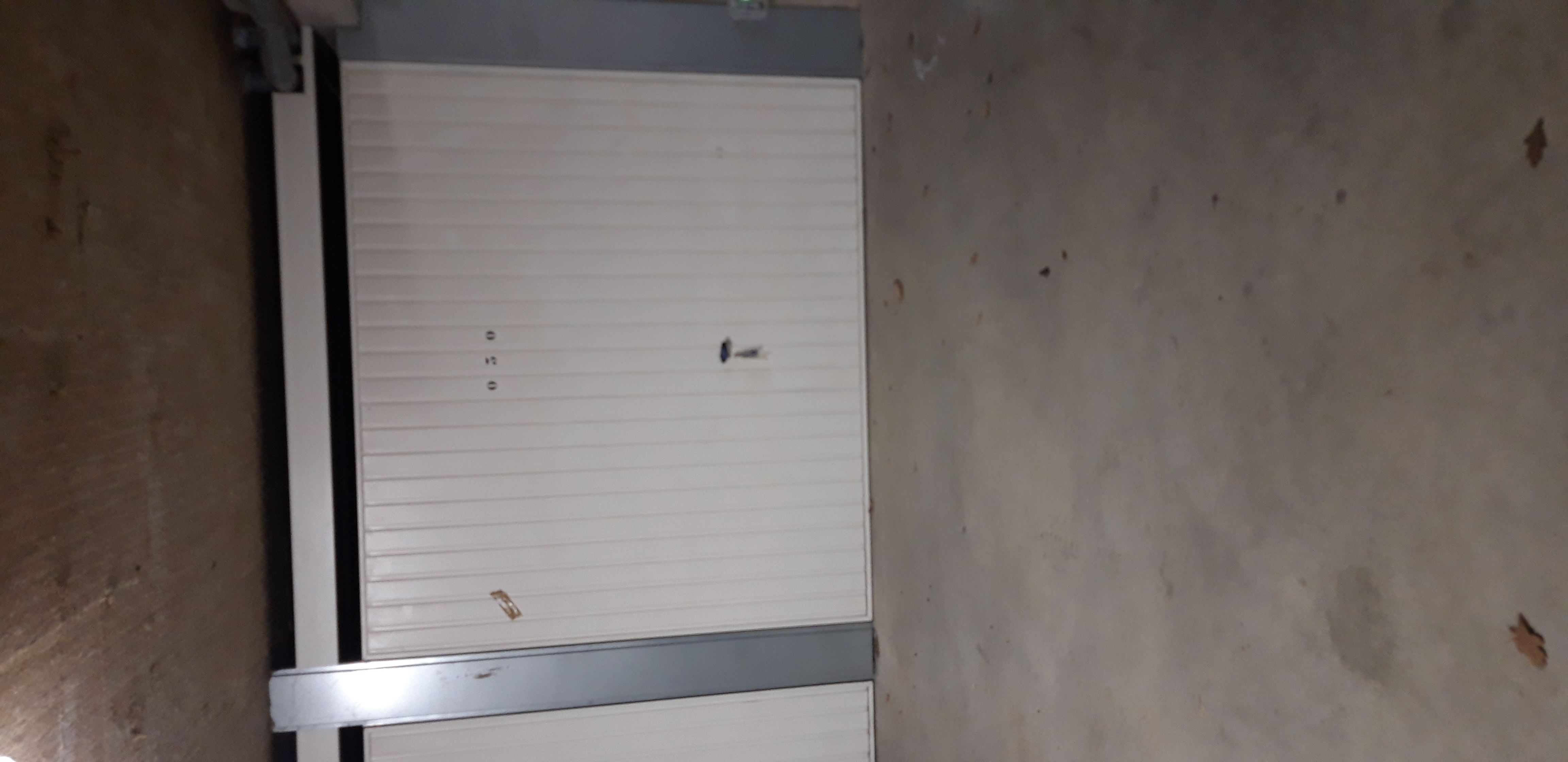 Garage fermé et sécurisé