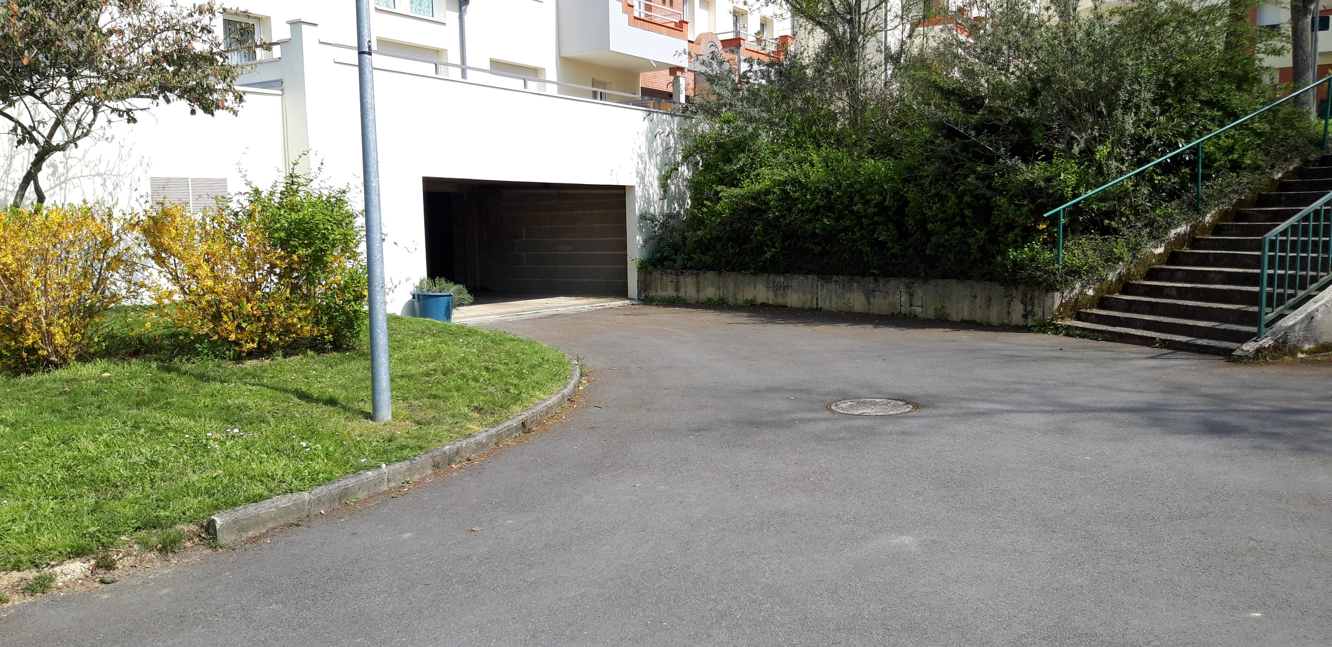 Garage sécurisé à louer