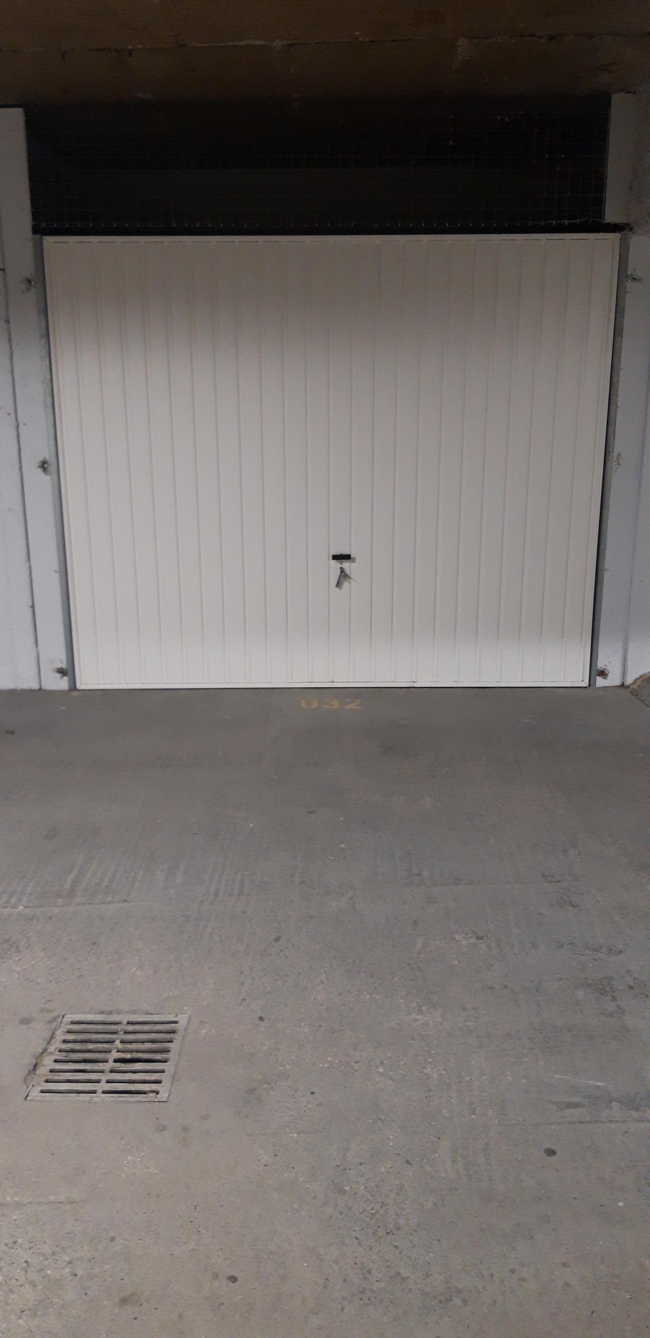 Garage sous-sol sécurisé